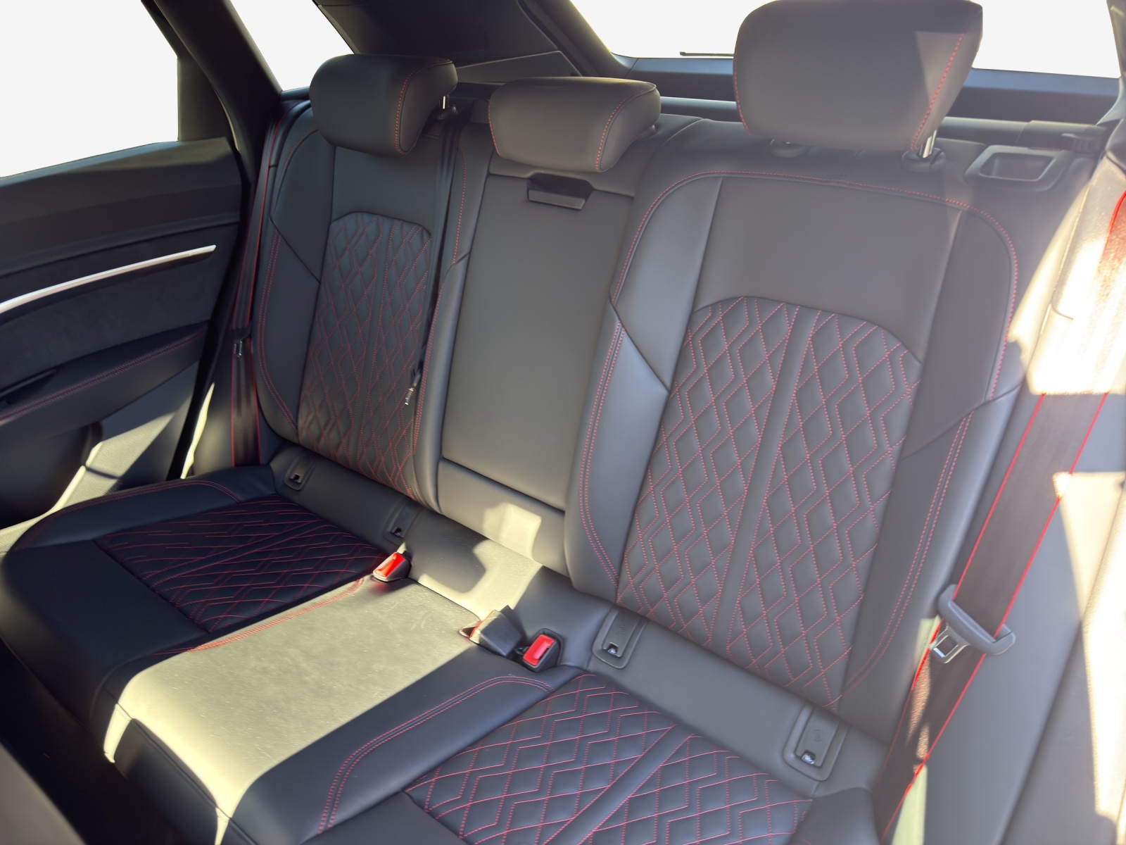 AUDI Q8 50 e-tron Black Edition quattro-image-11
