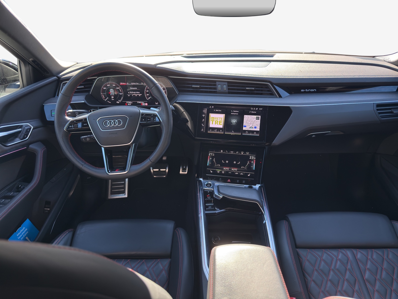 AUDI Q8 50 e-tron Black Edition quattro-image-8