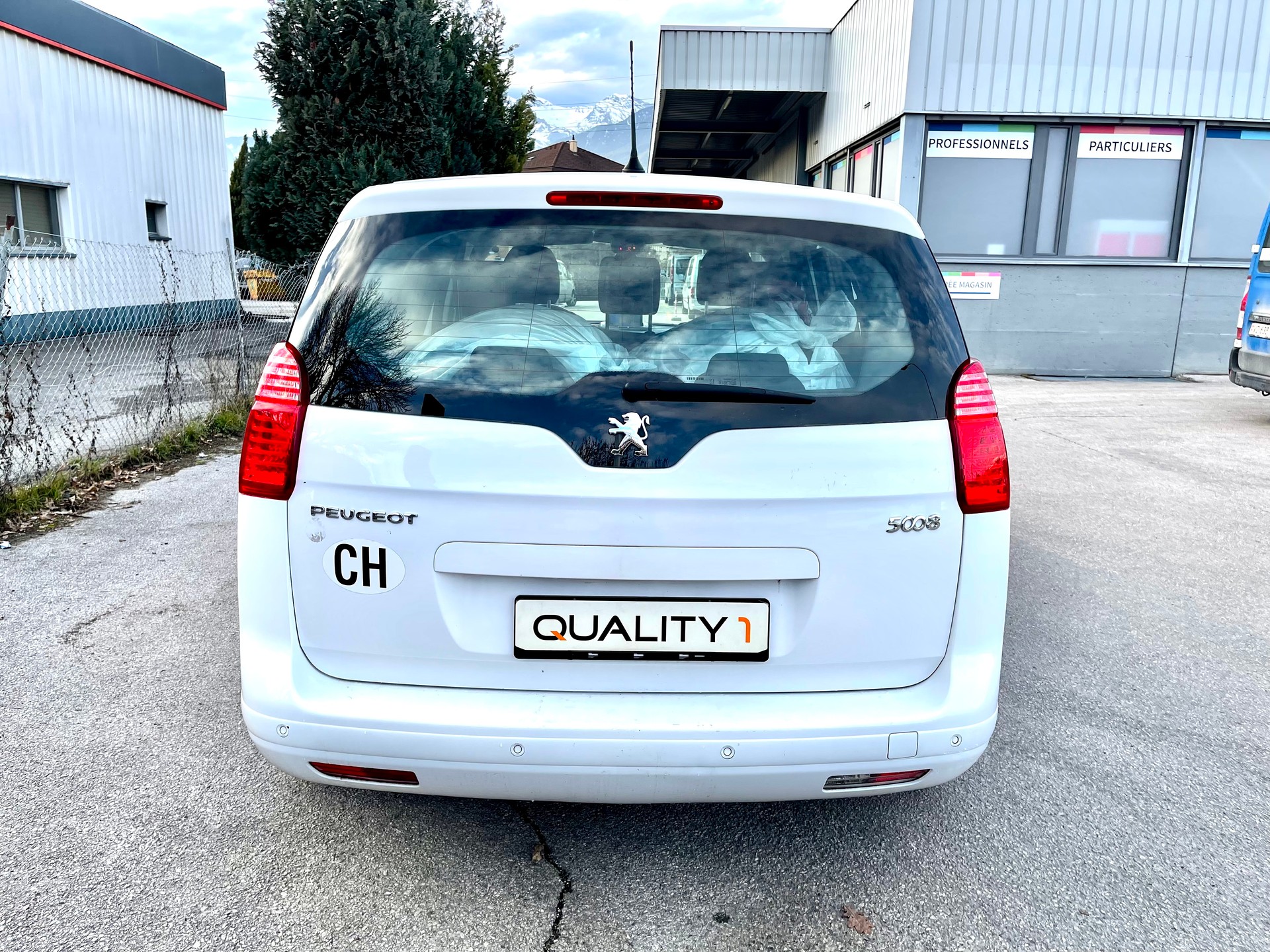 PEUGEOT 5008 1.6 HDI Sport EGS6-image-18
