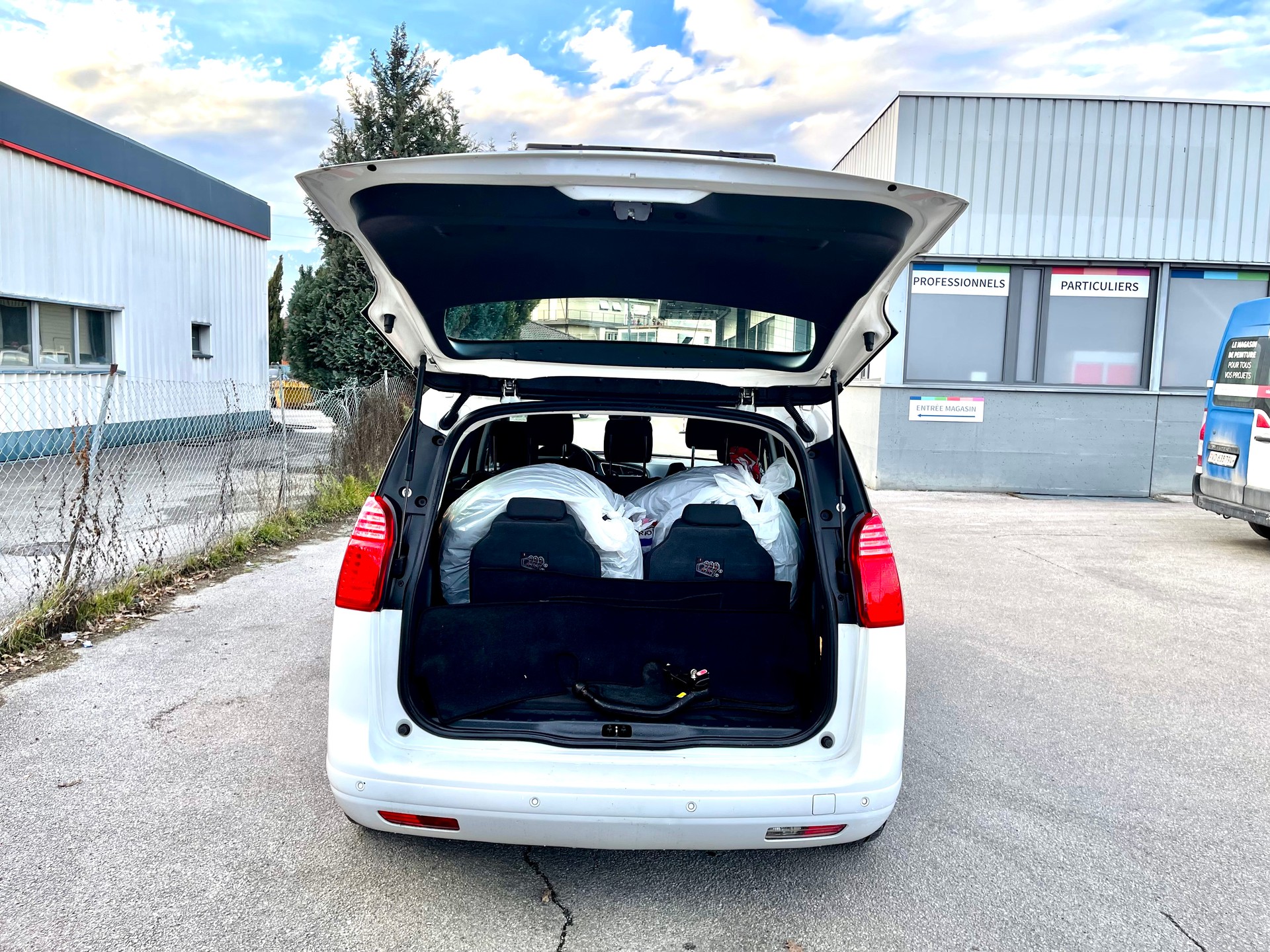 PEUGEOT 5008 1.6 HDI Sport EGS6-image-2
