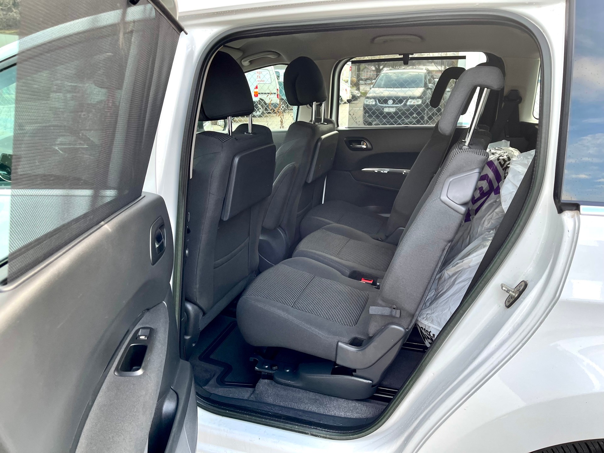 PEUGEOT 5008 1.6 HDI Sport EGS6-image-16