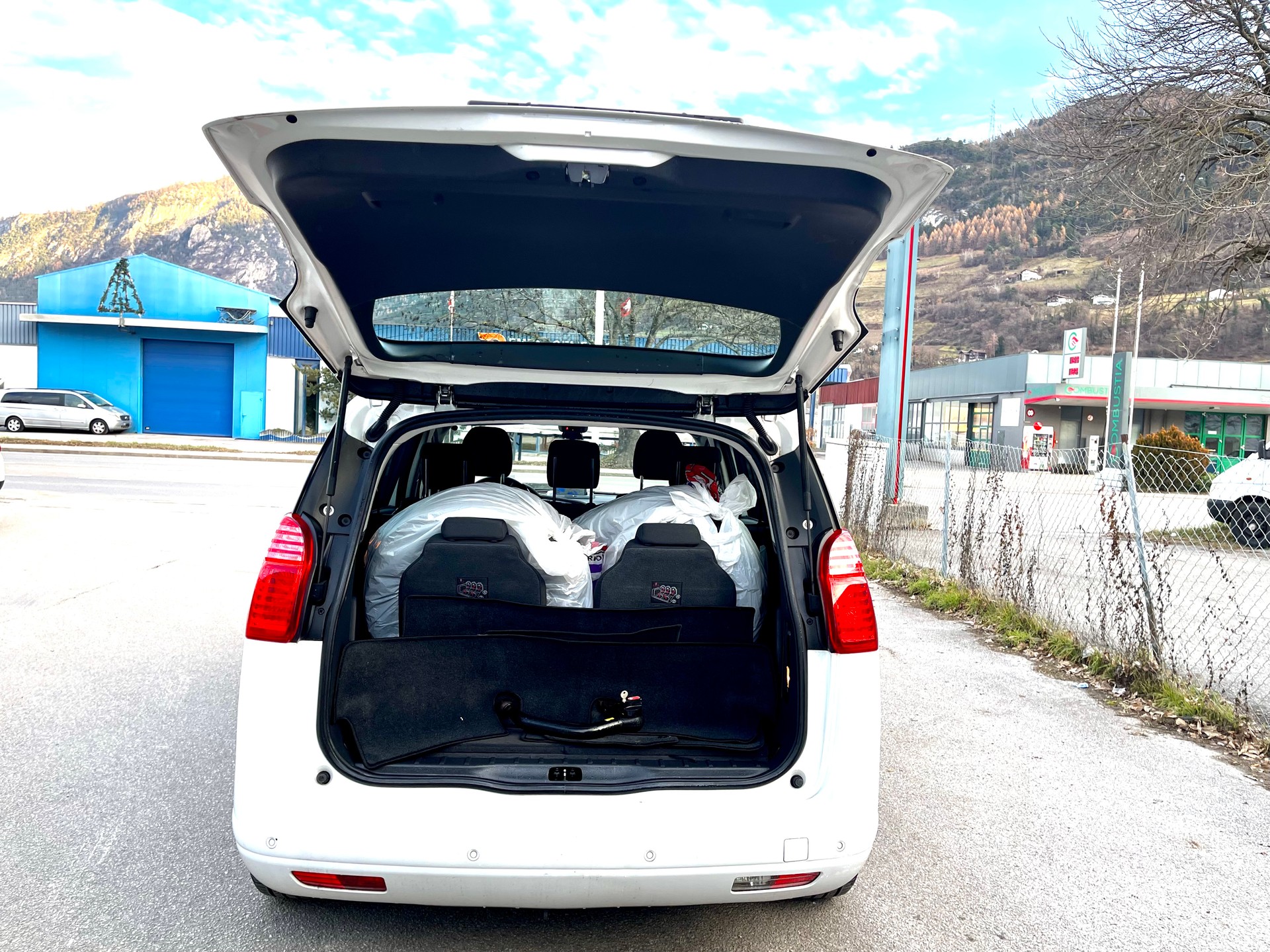 PEUGEOT 5008 1.6 HDI Sport EGS6-image-11