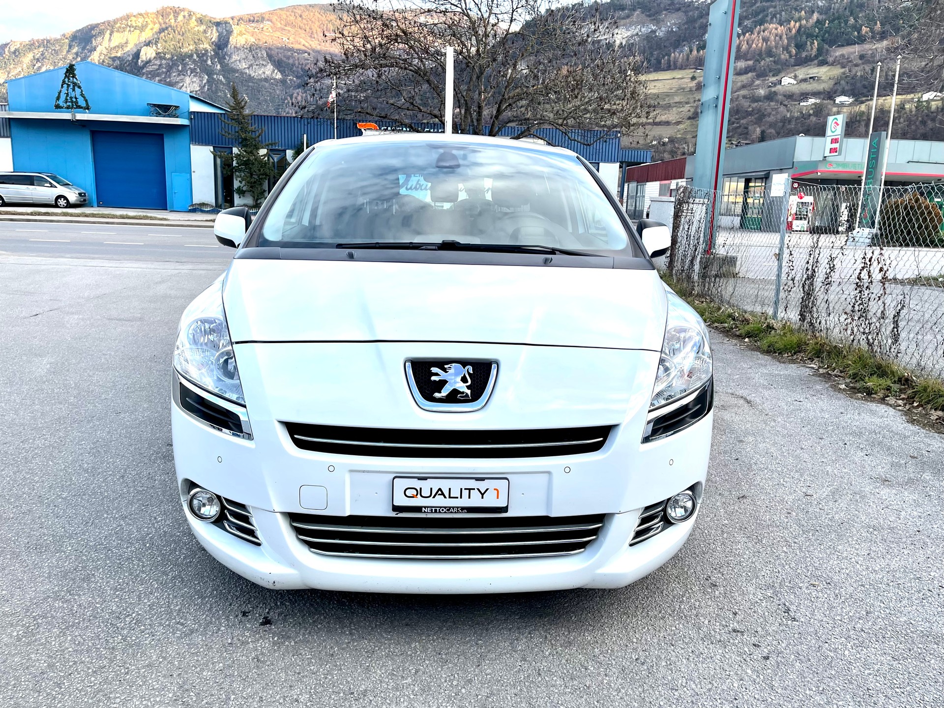 PEUGEOT 5008 1.6 HDI Sport EGS6-image-19