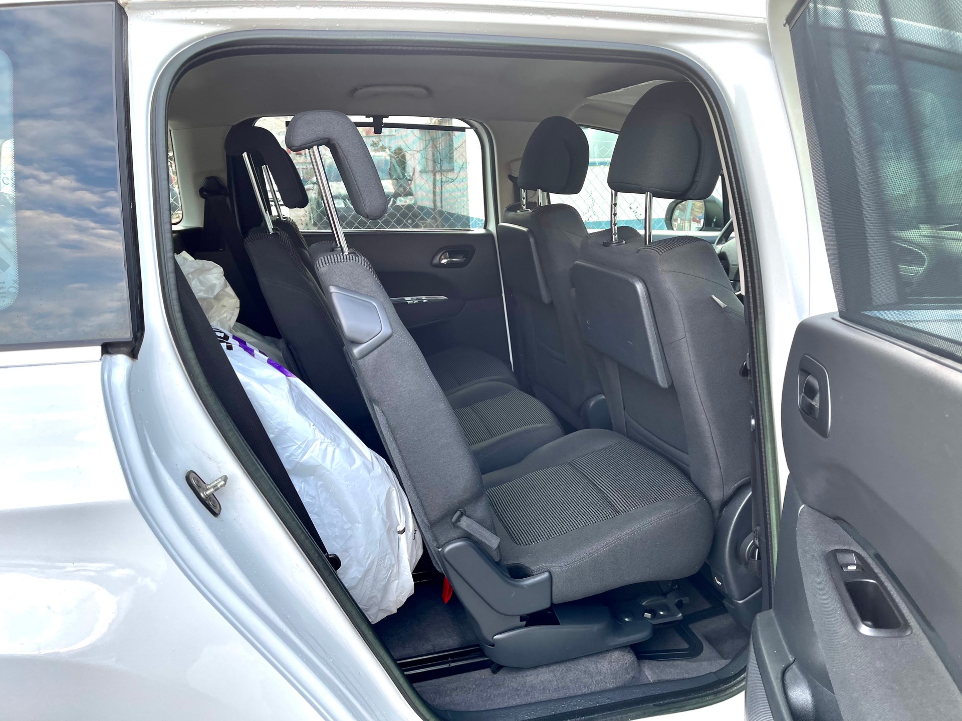 PEUGEOT 5008 1.6 HDI Sport EGS6-image-24