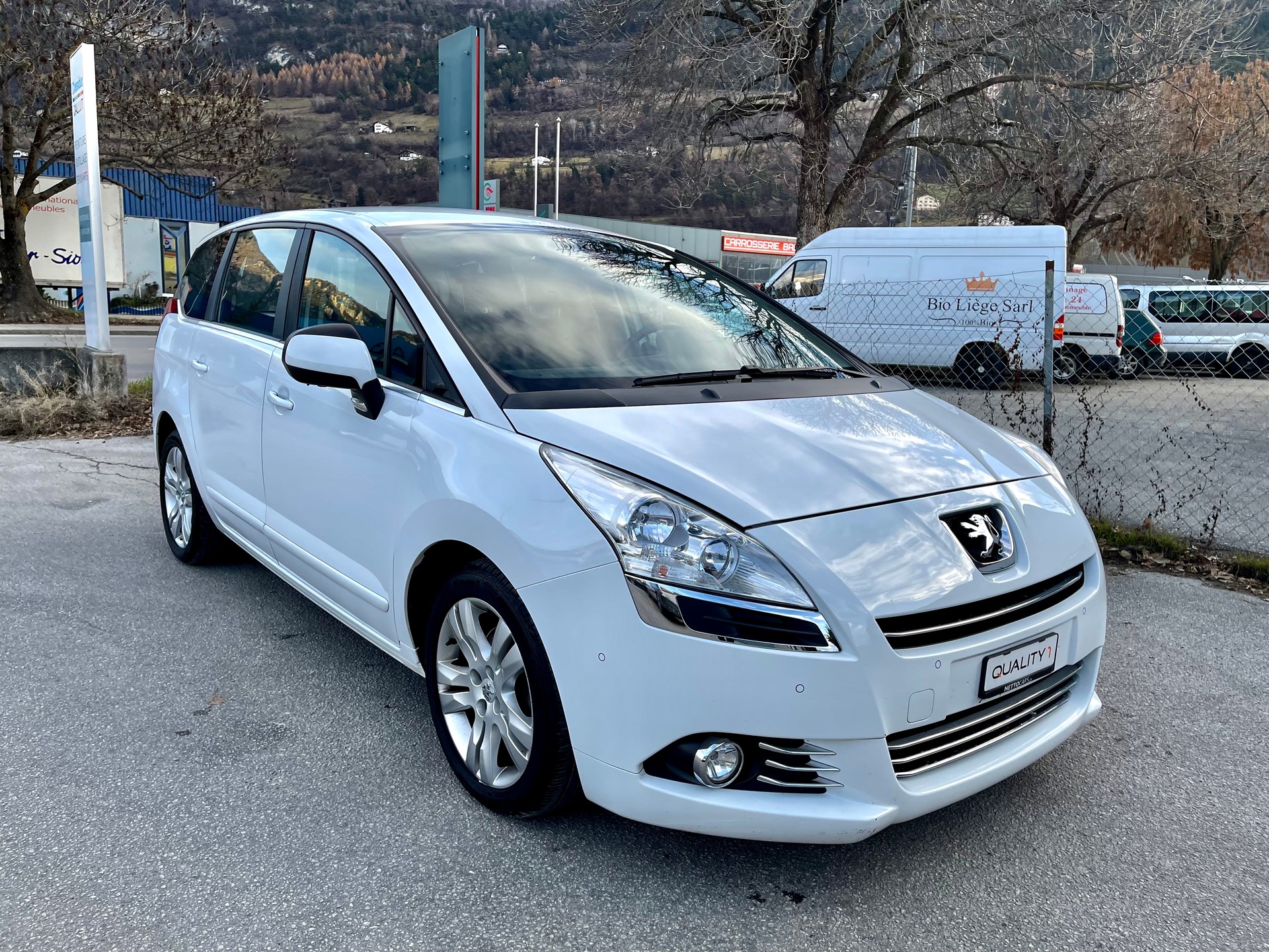 PEUGEOT 5008 1.6 HDI Sport EGS6-image-0