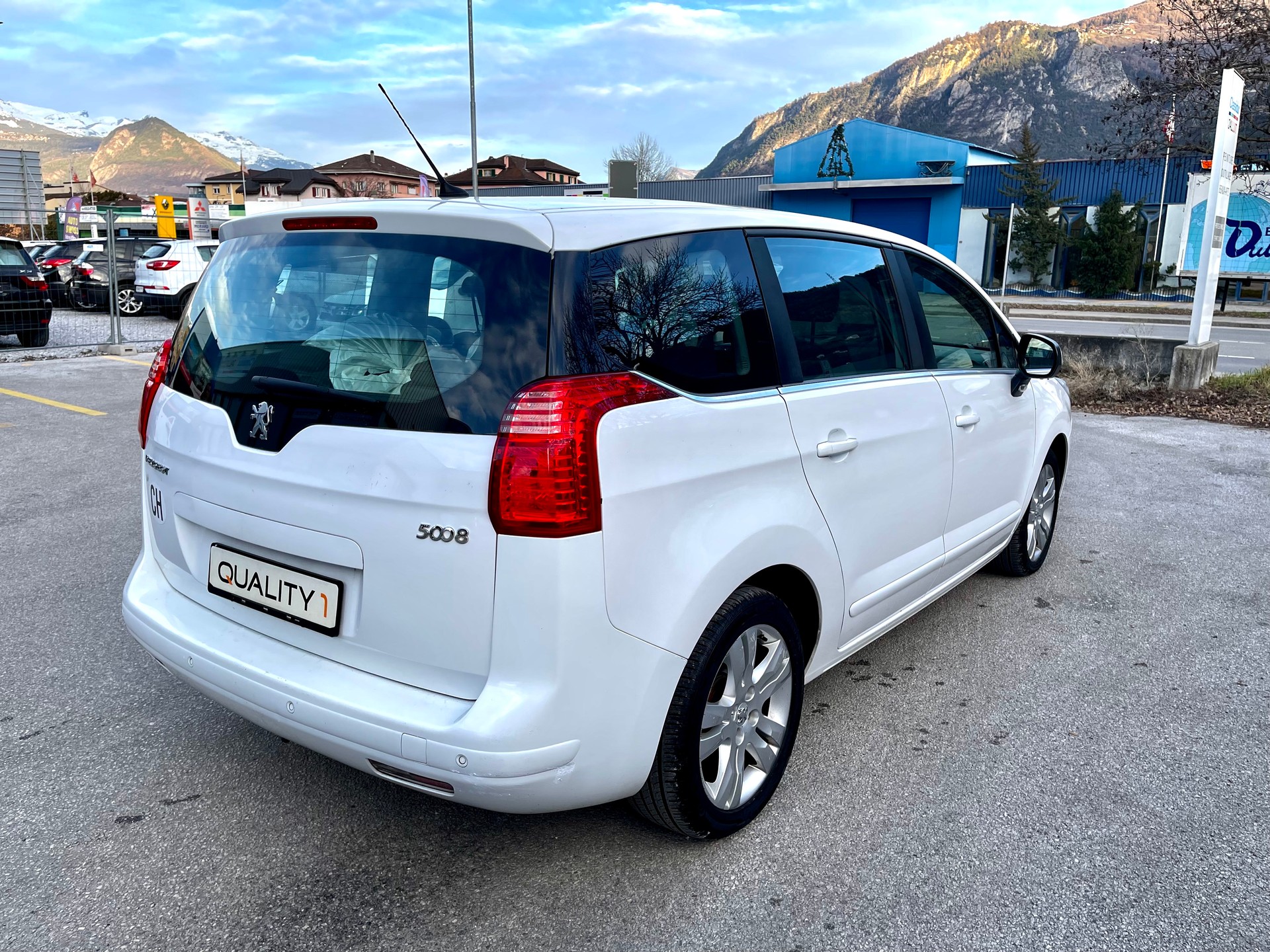 PEUGEOT 5008 1.6 HDI Sport EGS6-image-12