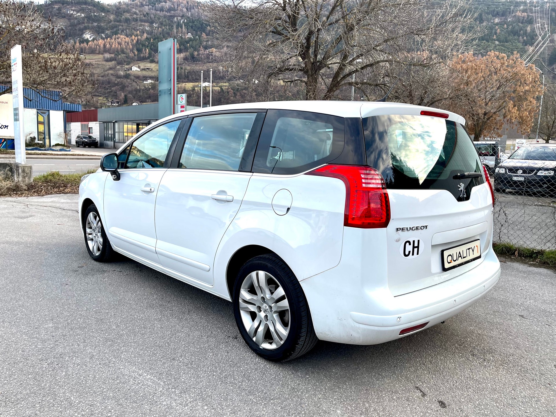 PEUGEOT 5008 1.6 HDI Sport EGS6-image-9