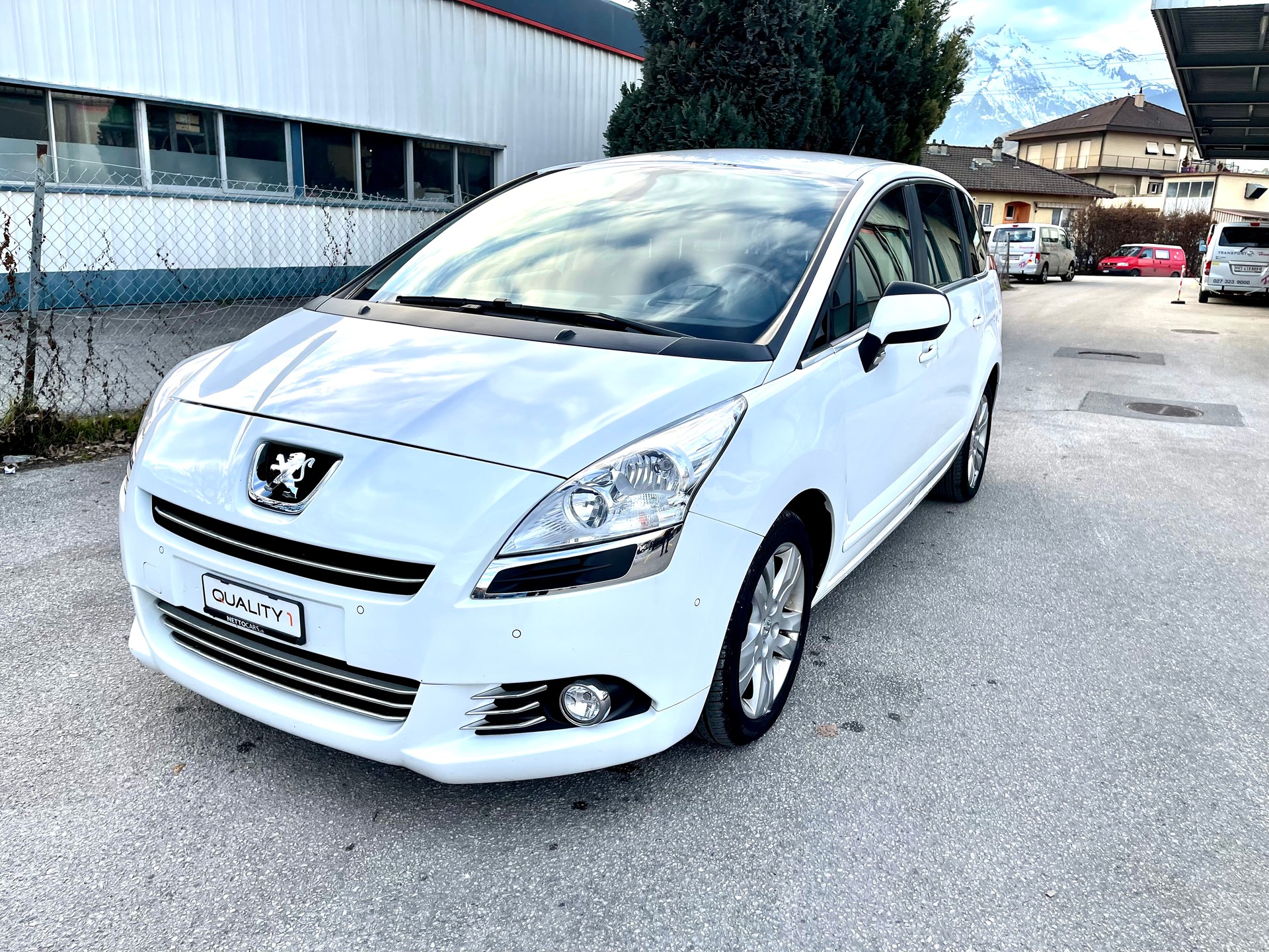 PEUGEOT 5008 1.6 HDI Sport EGS6-image-6
