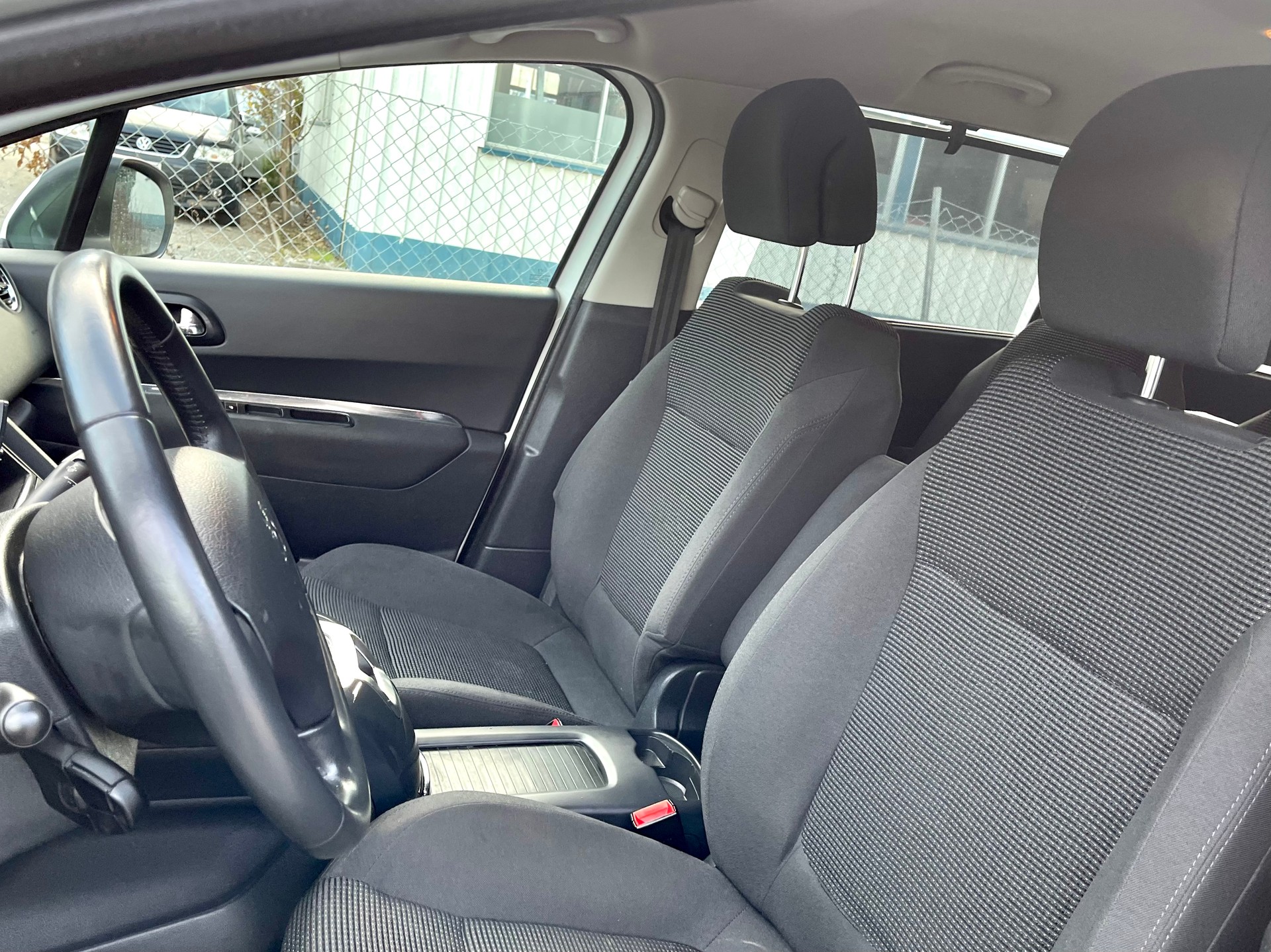 PEUGEOT 5008 1.6 HDI Sport EGS6-image-26