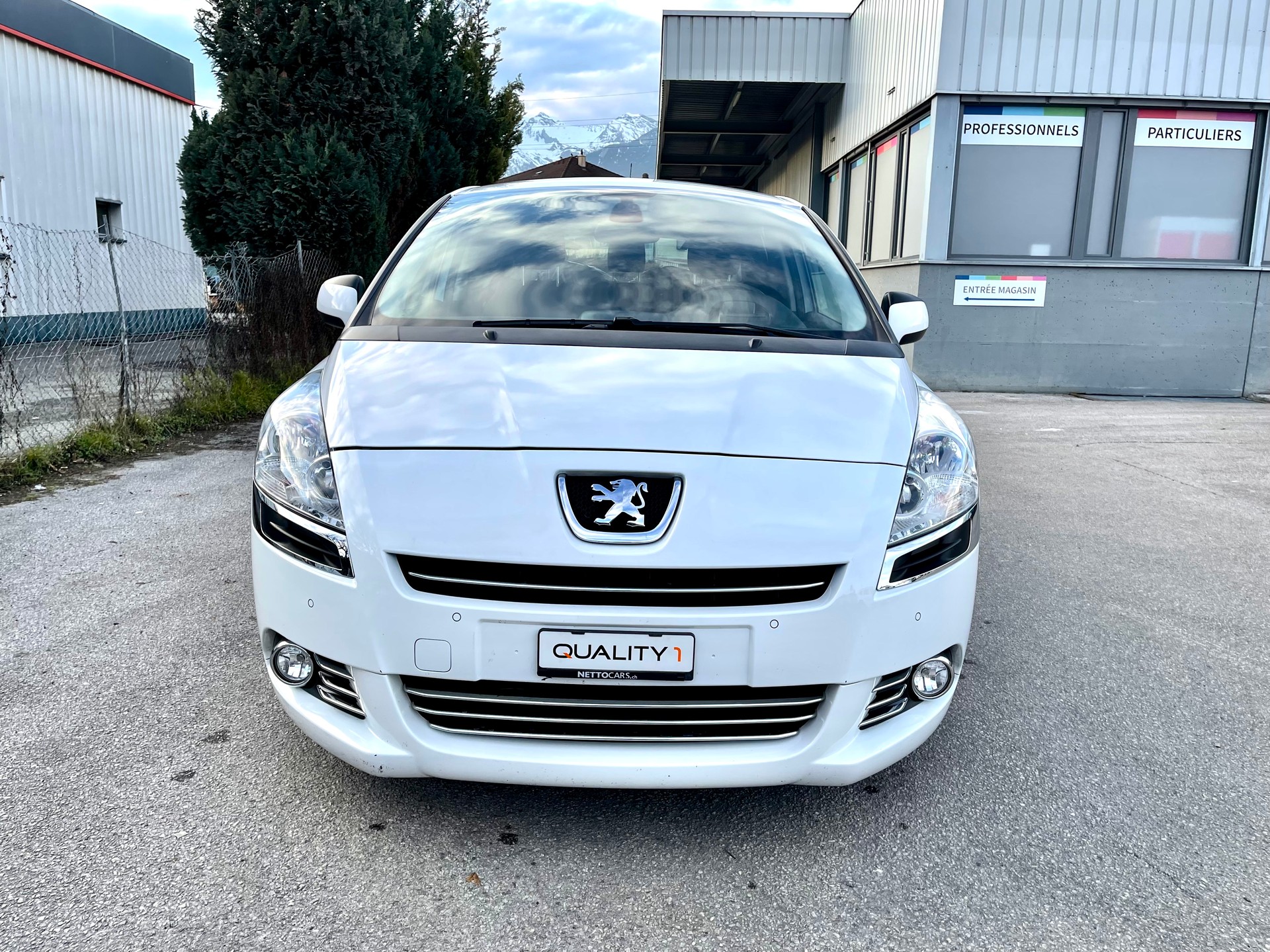 PEUGEOT 5008 1.6 HDI Sport EGS6-image-8