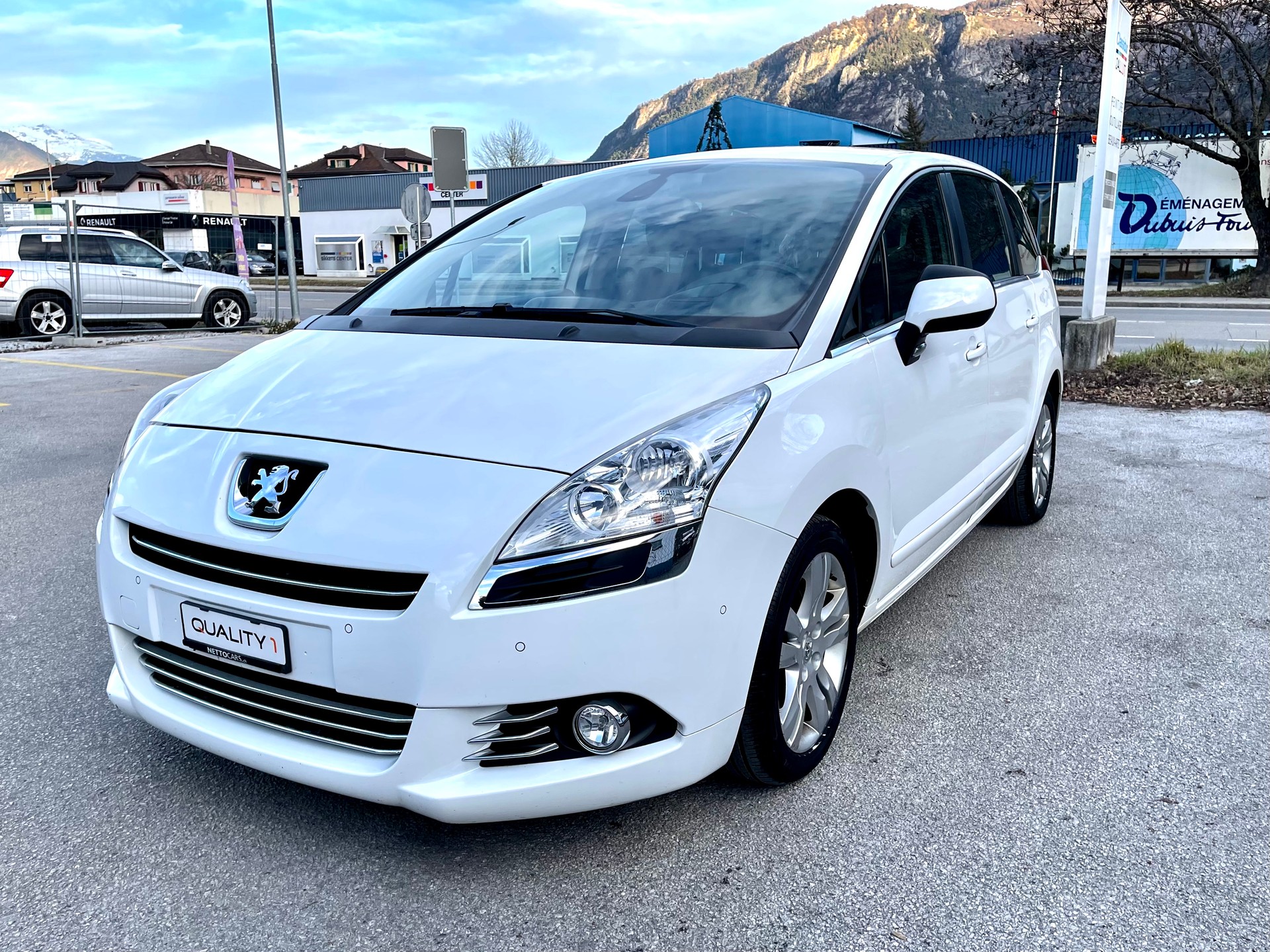 PEUGEOT 5008 1.6 HDI Sport EGS6-image-4