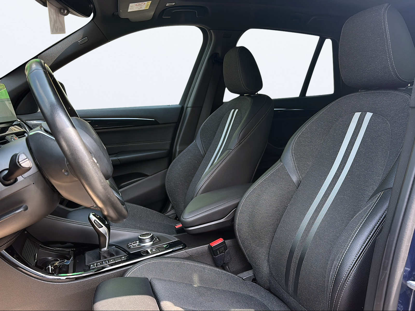 BMW X1 xDrive 18d Essential Edition Steptronic-image-9