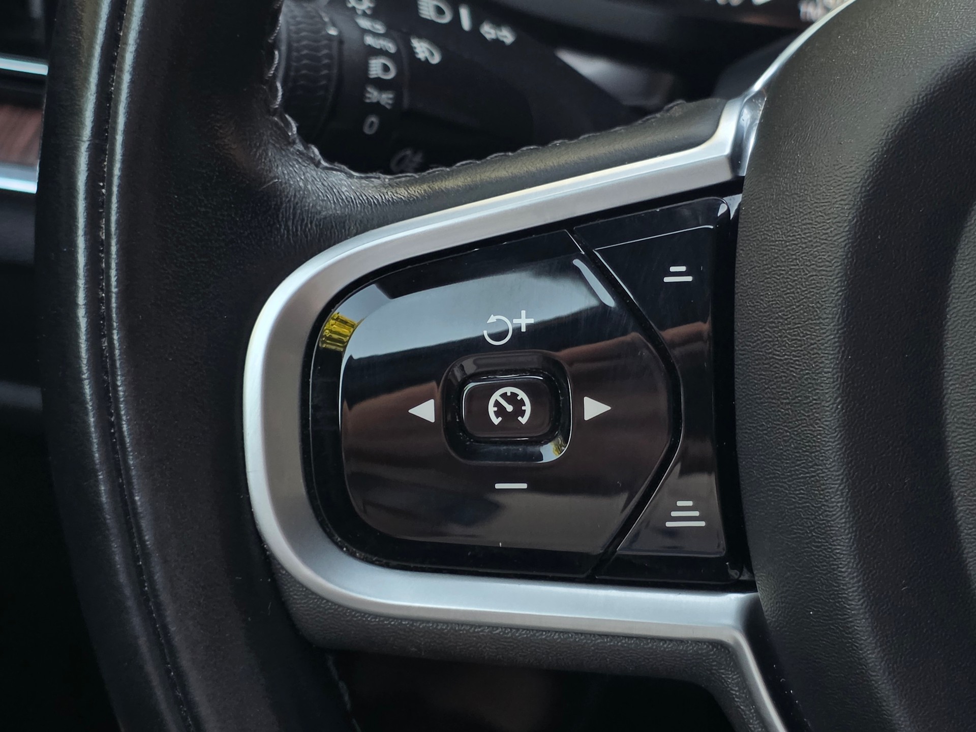 VOLVO V60 Cross Country B4 Diesel Mild Hybrid AWD Geartronic * AHK * Top Ausstattung * CH-Fahrzeug *-image-14
