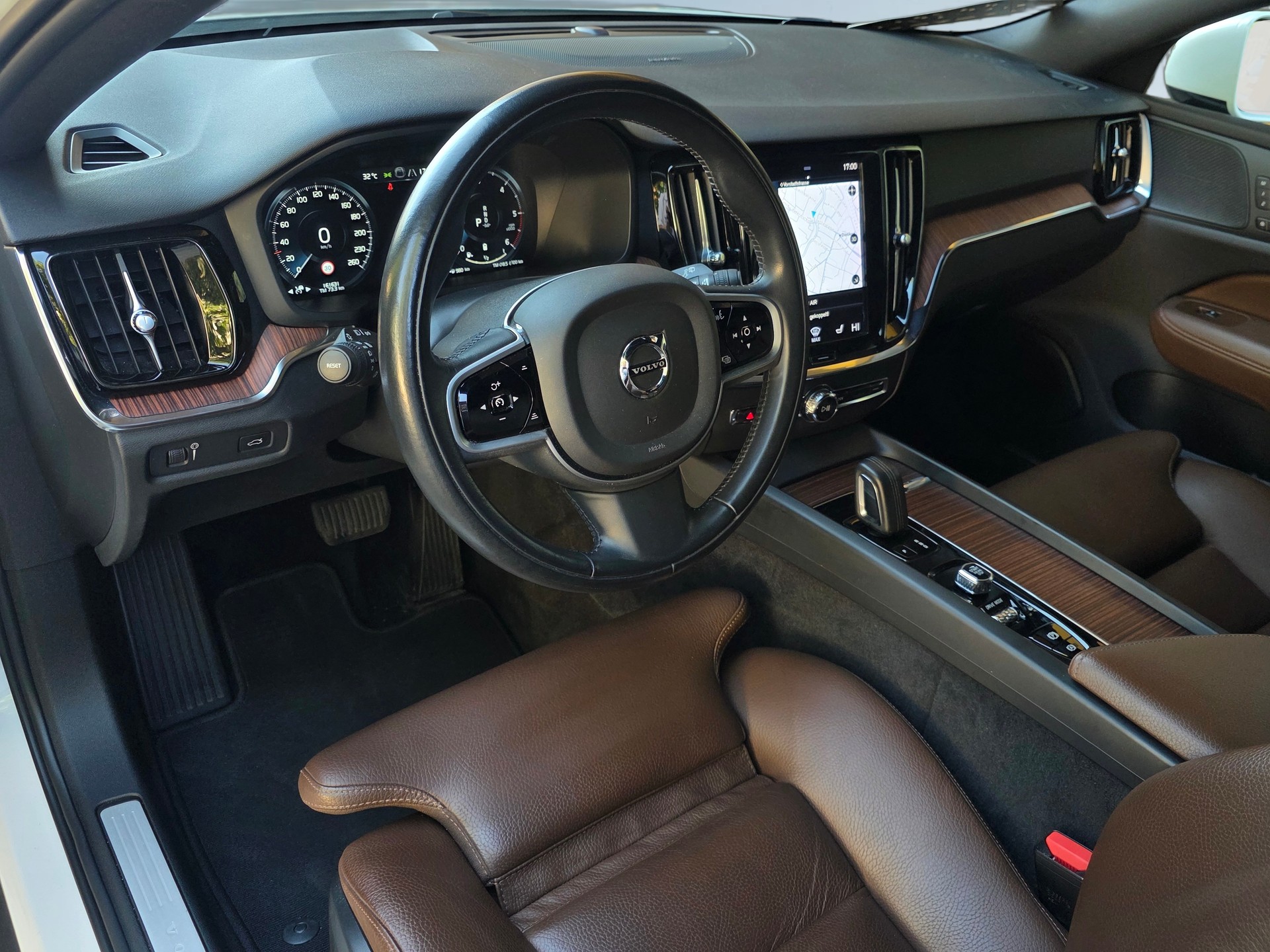 VOLVO V60 Cross Country B4 Diesel Mild Hybrid AWD Geartronic * AHK * Top Ausstattung * CH-Fahrzeug *-image-7