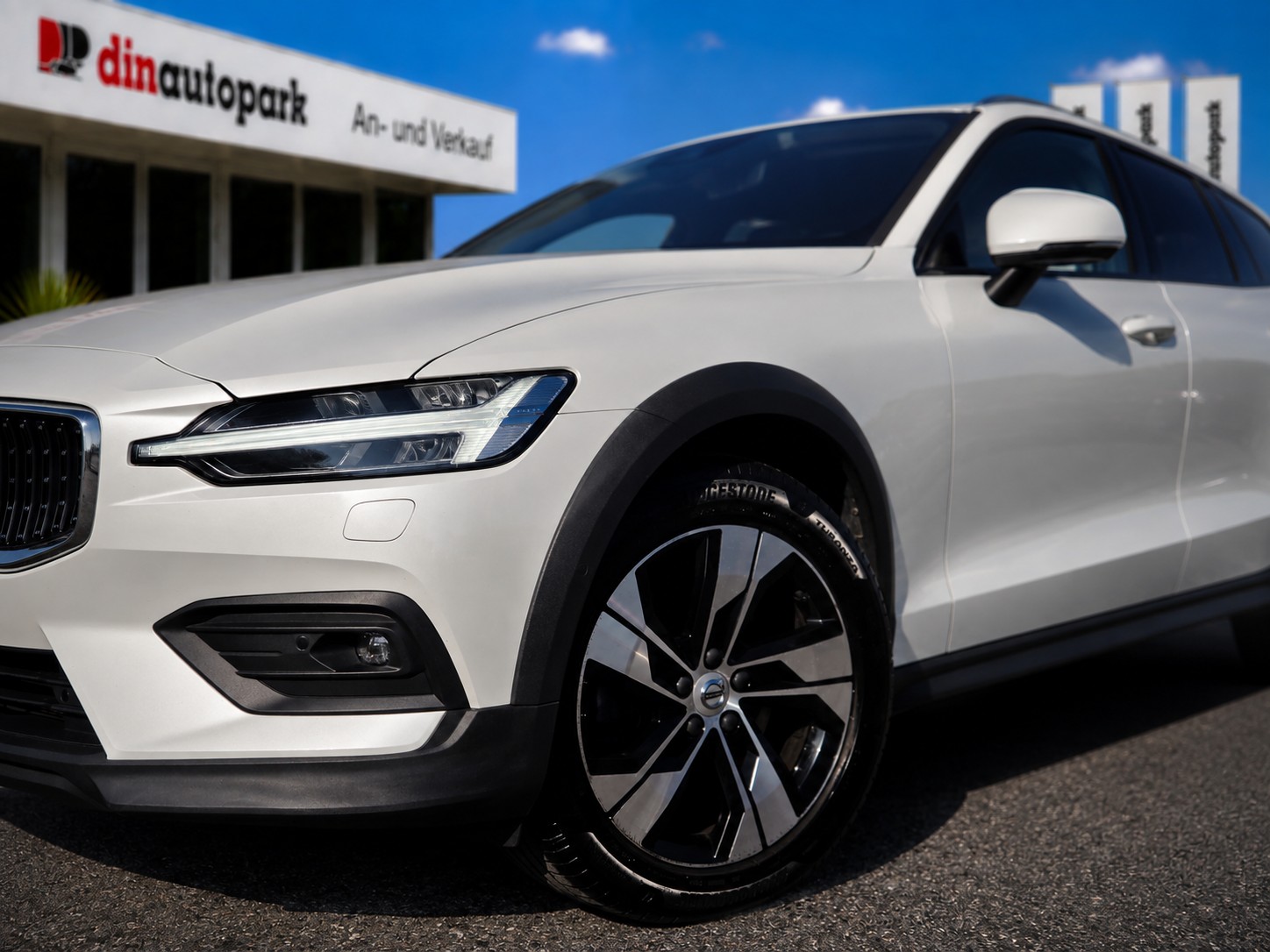 VOLVO V60 Cross Country B4 Diesel Mild Hybrid AWD Geartronic * AHK * Top Ausstattung * CH-Fahrzeug *-image-1