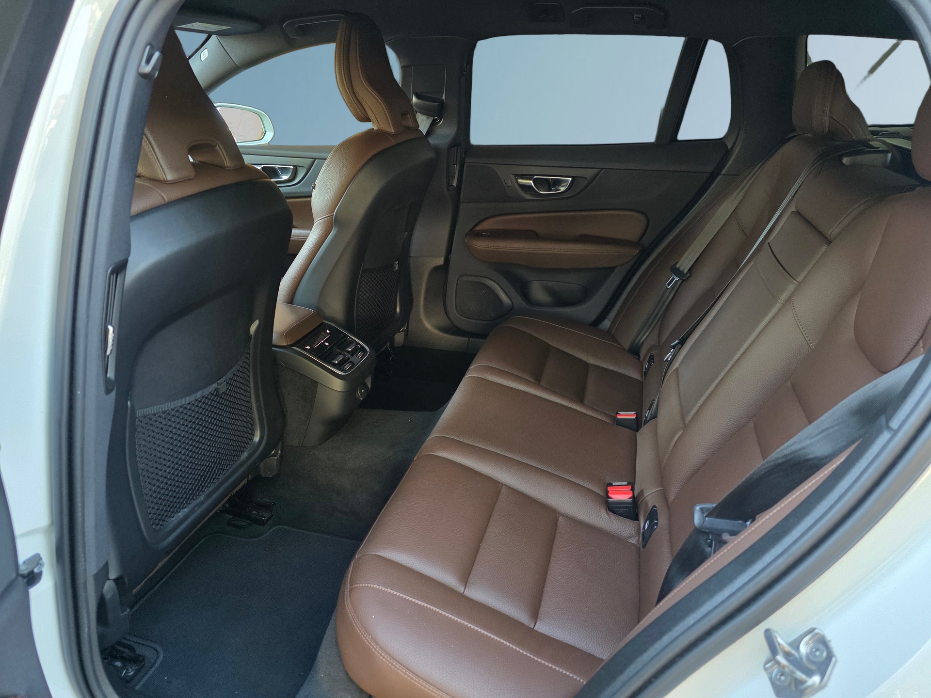 VOLVO V60 Cross Country B4 Diesel Mild Hybrid AWD Geartronic * AHK * Top Ausstattung * CH-Fahrzeug *-image-22