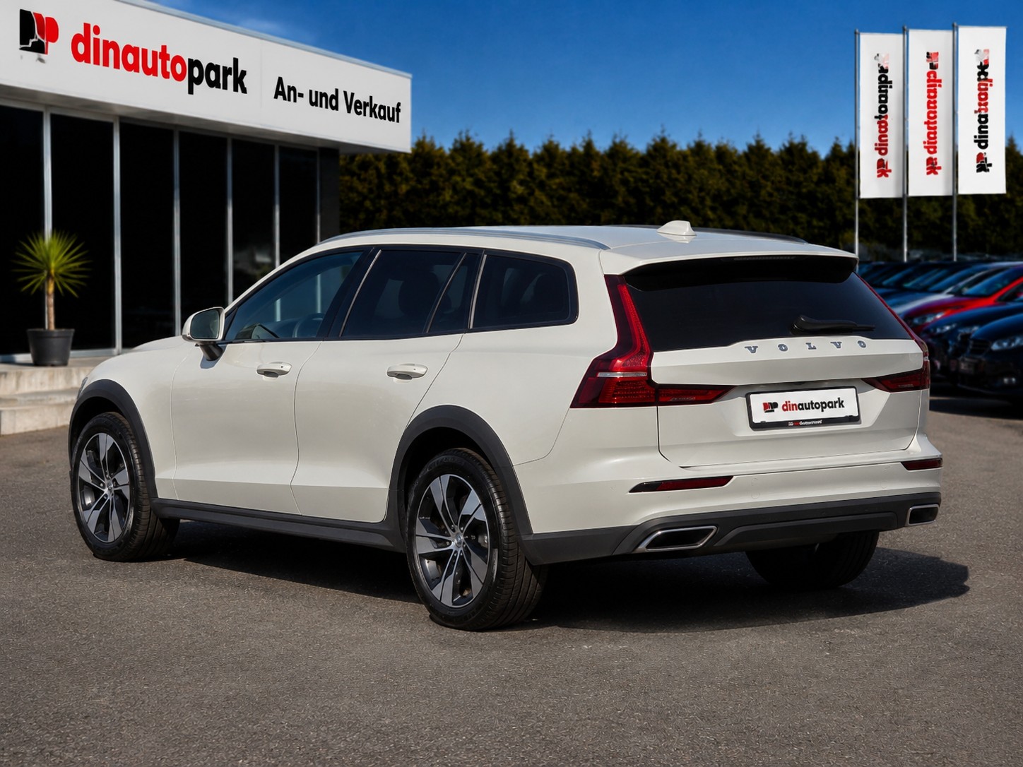 VOLVO V60 Cross Country B4 Diesel Mild Hybrid AWD Geartronic * AHK * Top Ausstattung * CH-Fahrzeug *-image-4