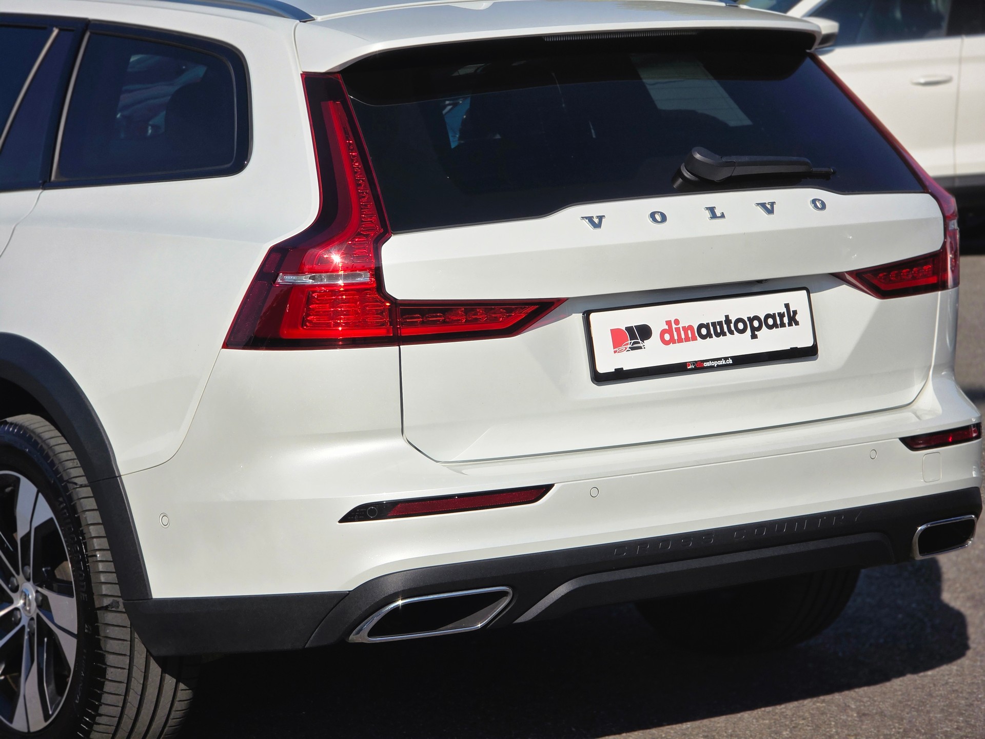 VOLVO V60 Cross Country B4 Diesel Mild Hybrid AWD Geartronic * AHK * Top Ausstattung * CH-Fahrzeug *-image-5