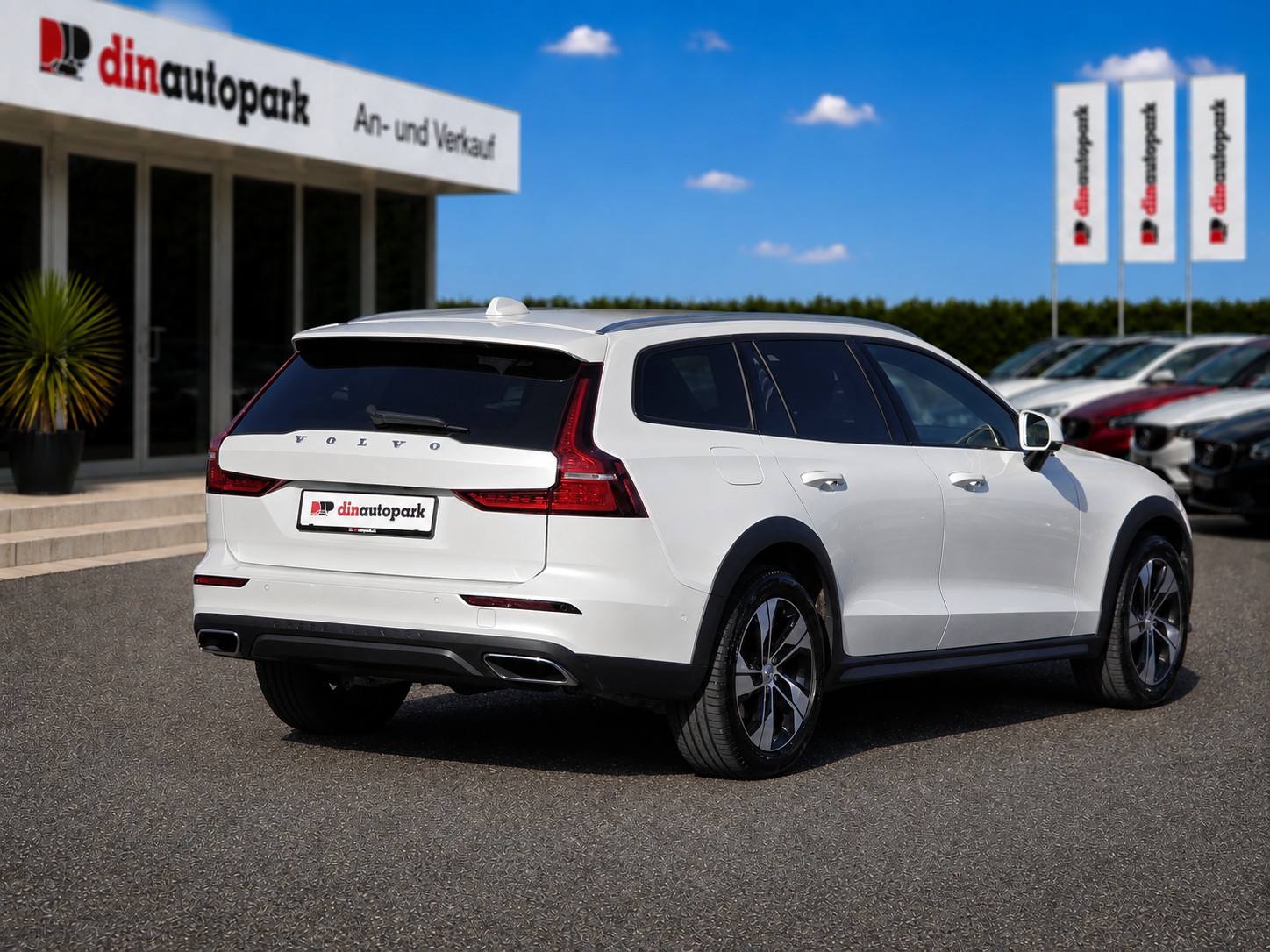 VOLVO V60 Cross Country B4 Diesel Mild Hybrid AWD Geartronic * AHK * Top Ausstattung * CH-Fahrzeug *-image-3
