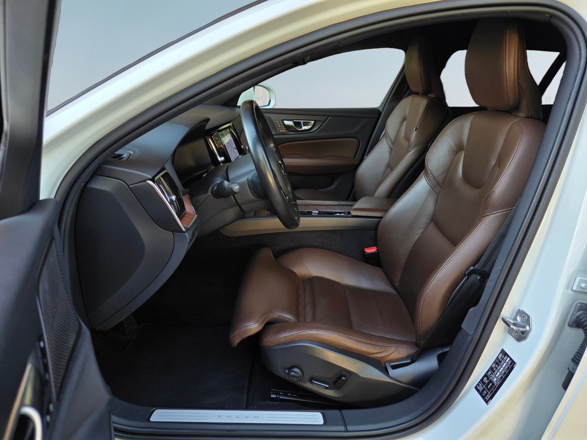 VOLVO V60 Cross Country B4 Diesel Mild Hybrid AWD Geartronic * AHK * Top Ausstattung * CH-Fahrzeug *-image-6