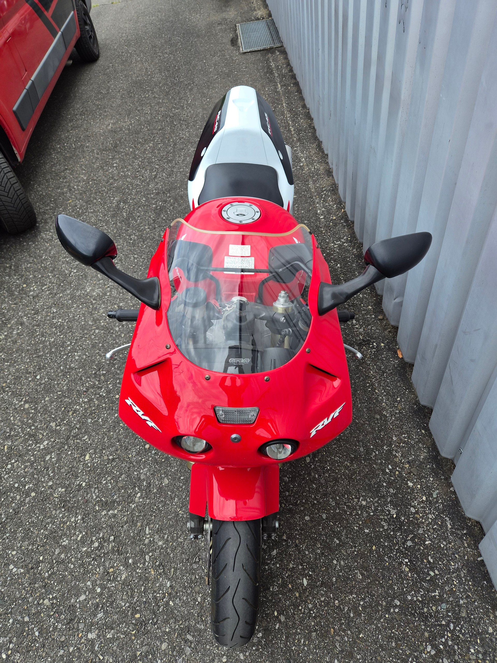 HONDA RVF 750 R RC45 KUNDENAUFTRAG-showroom-element-3