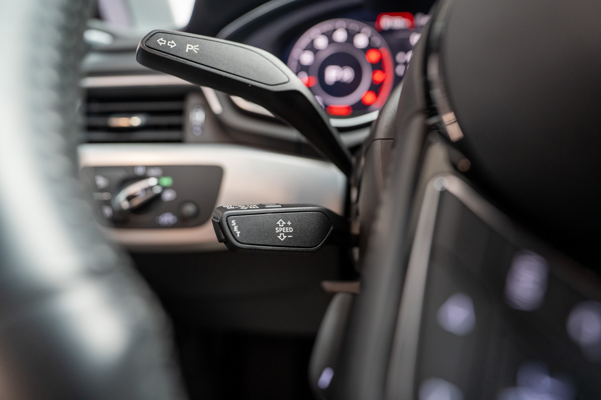 AUDI A4 Avant 2.0 TFSI 190 ultra Sport S-Tronic / CH-Fahrzeug / Virtual Cockpit / Tempomat-image-16