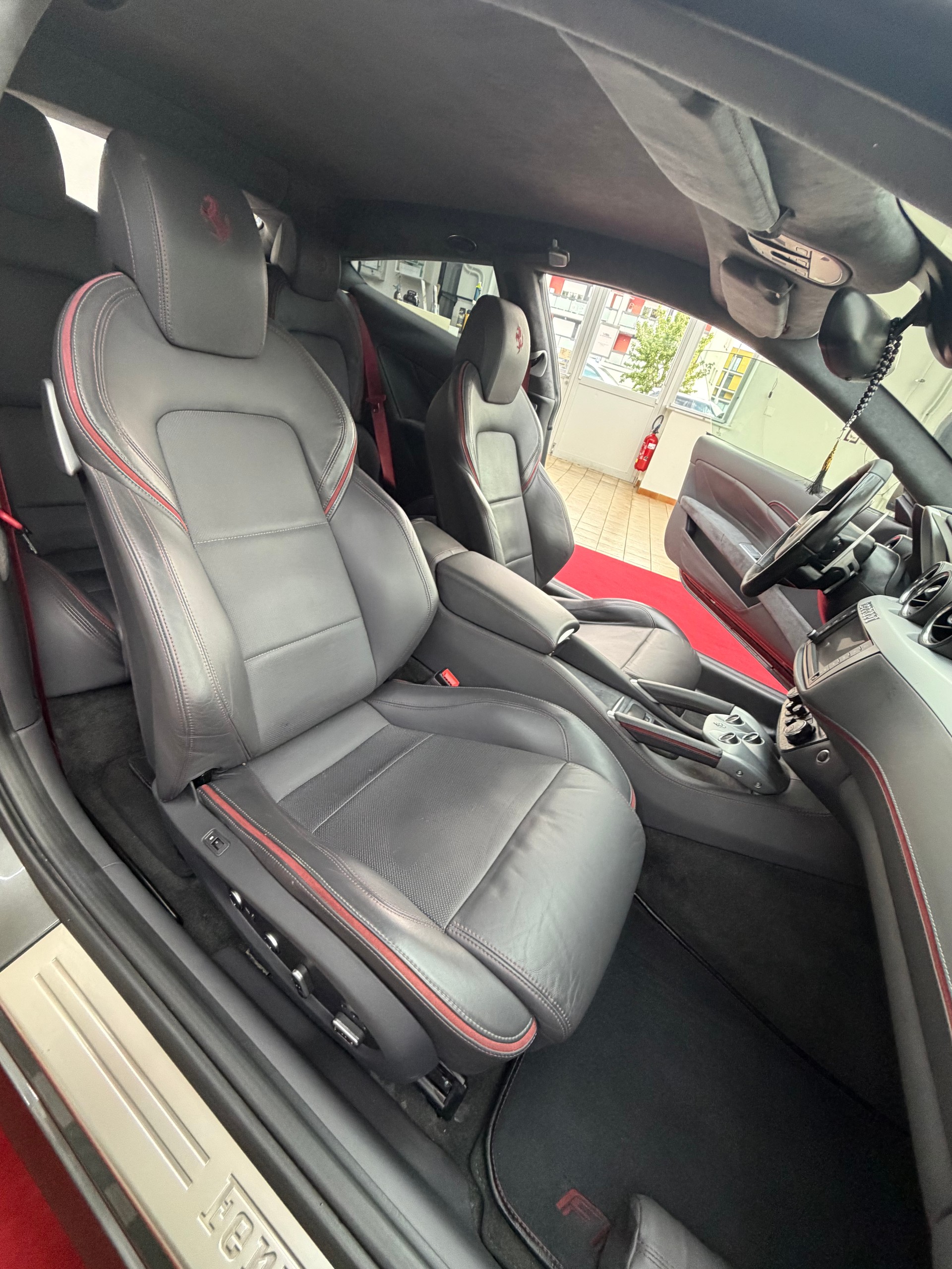FERRARI FF-image-13