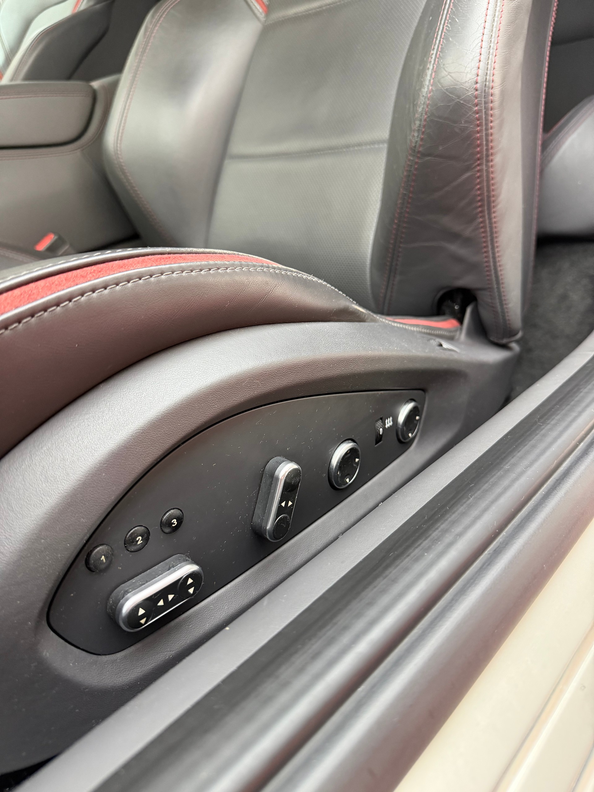FERRARI FF-image-10