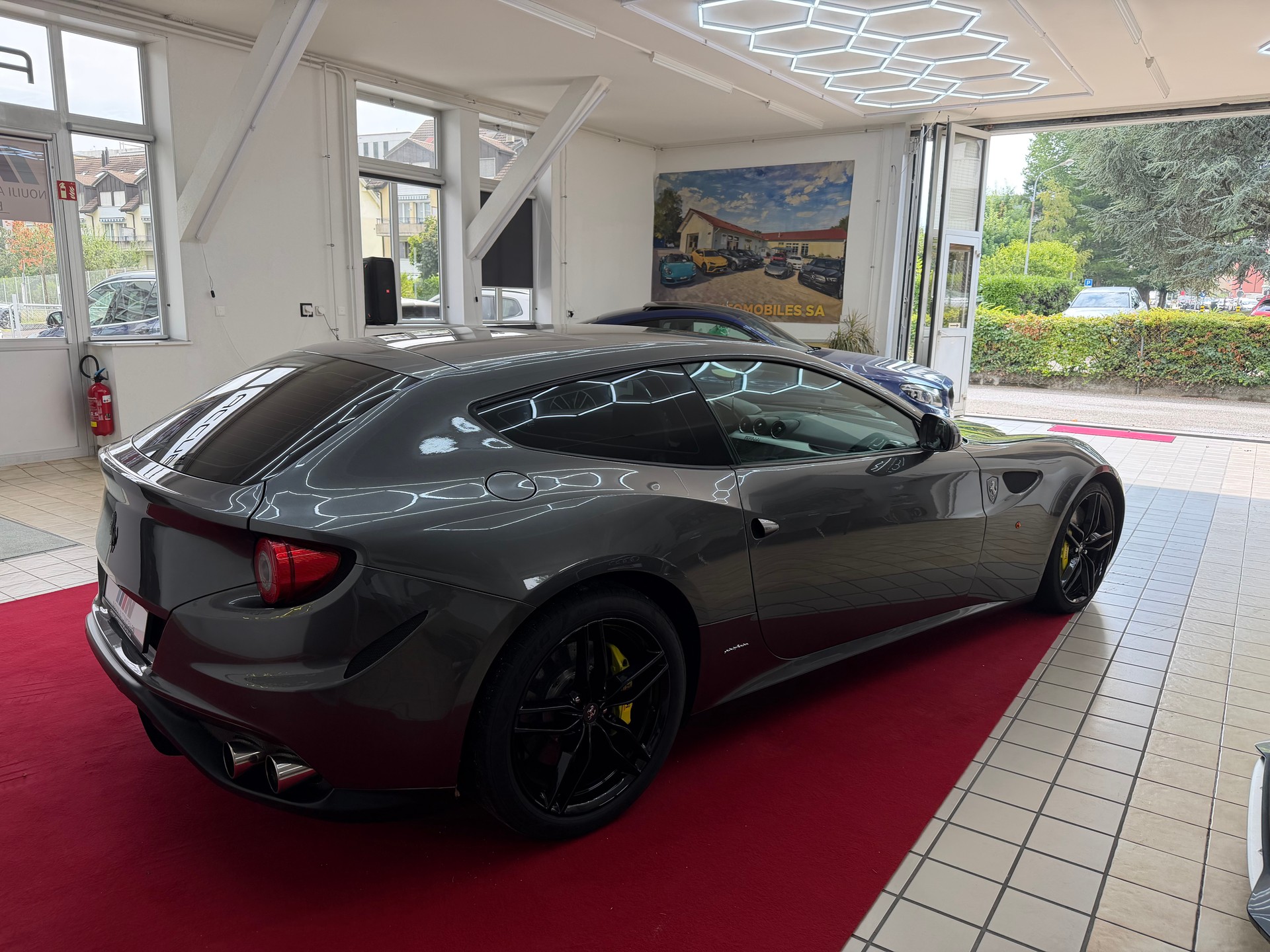 FERRARI FF-image-8