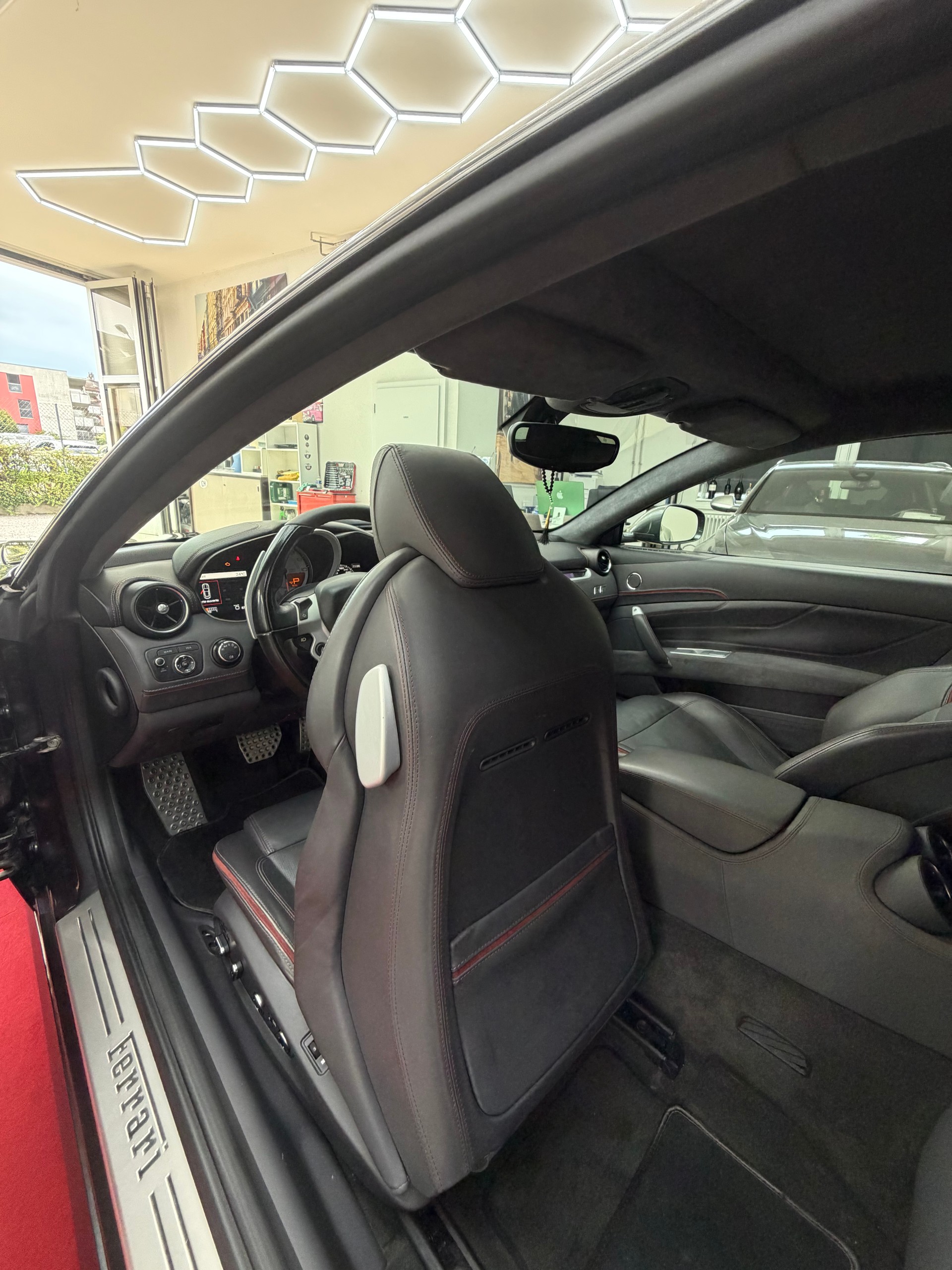 FERRARI FF-image-17