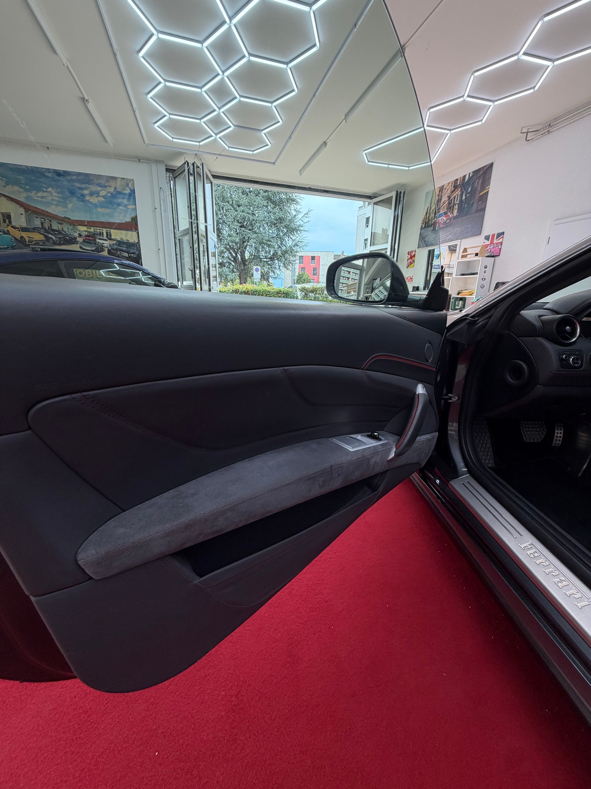 FERRARI FF-image-18