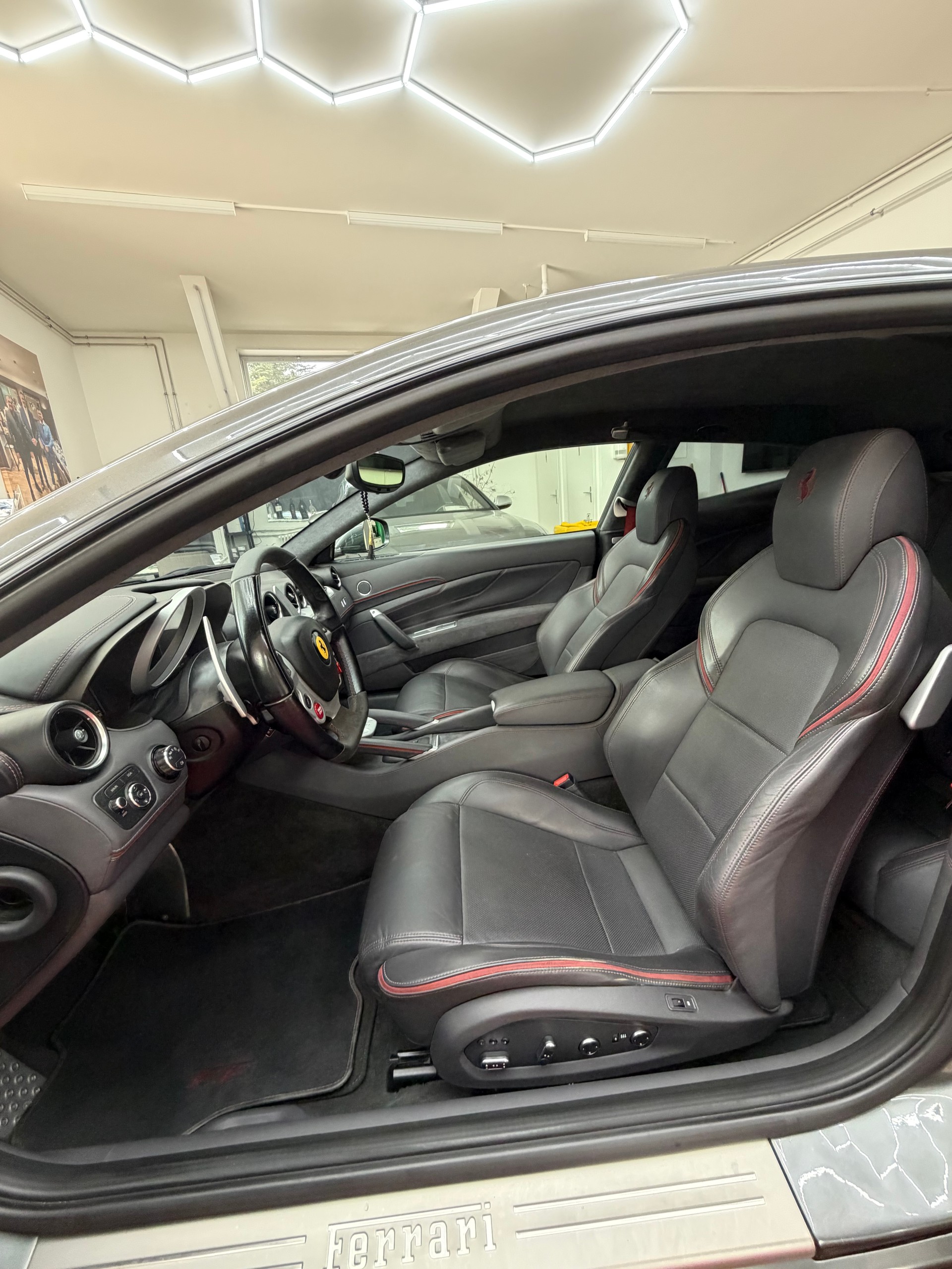 FERRARI FF-image-9