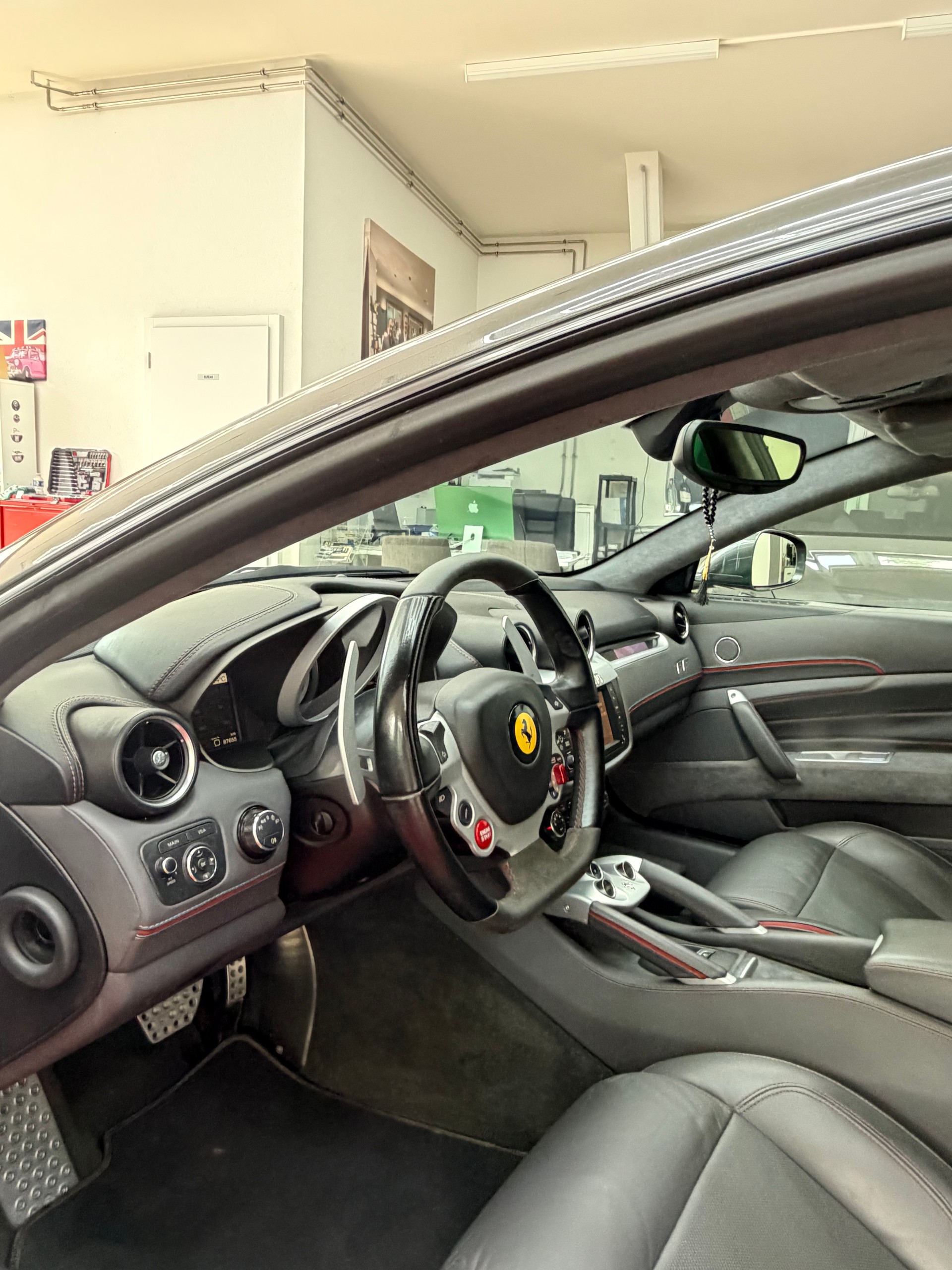 FERRARI FF-image-24