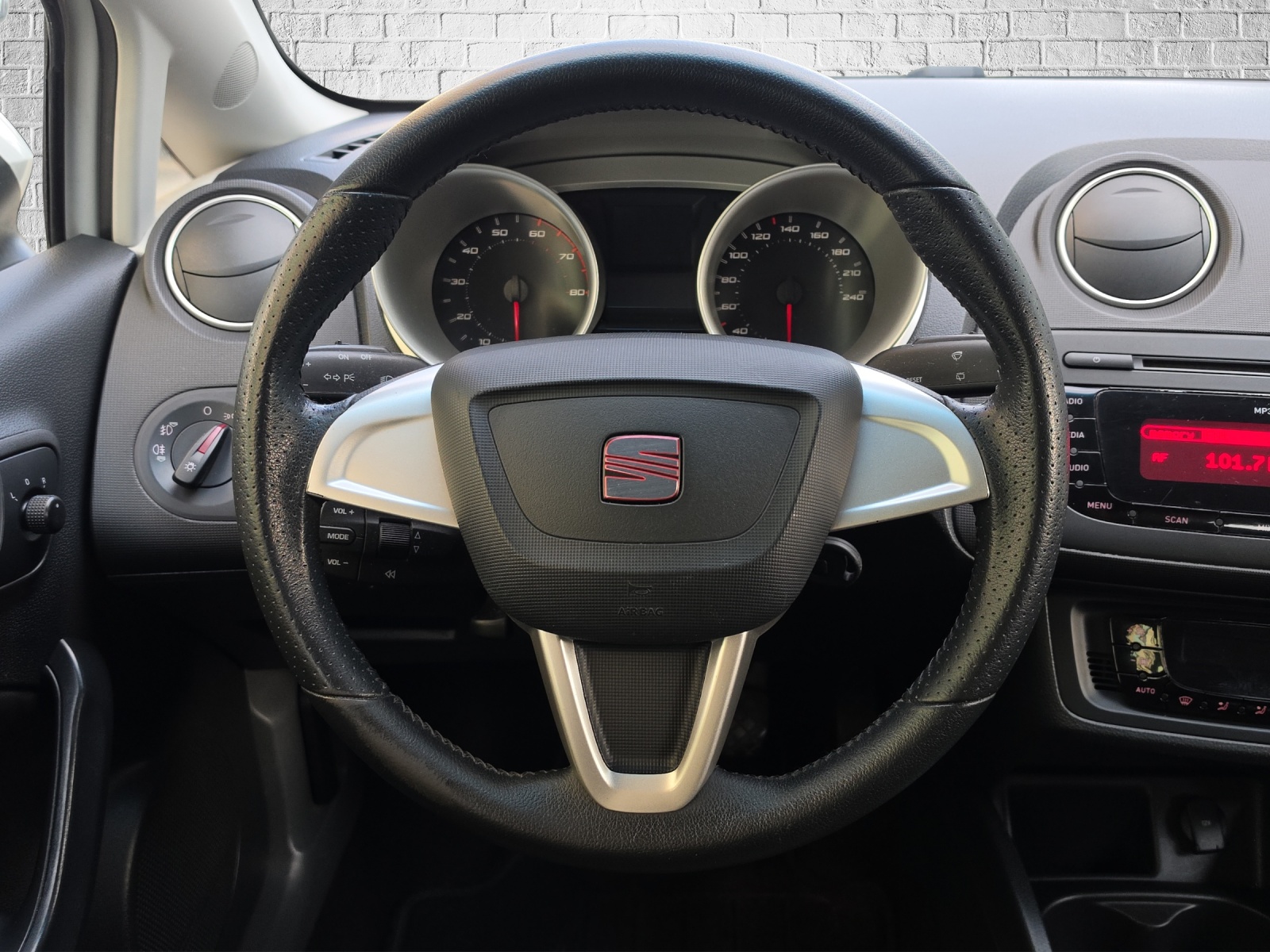 SEAT Ibiza 1.4 Sport-image-13