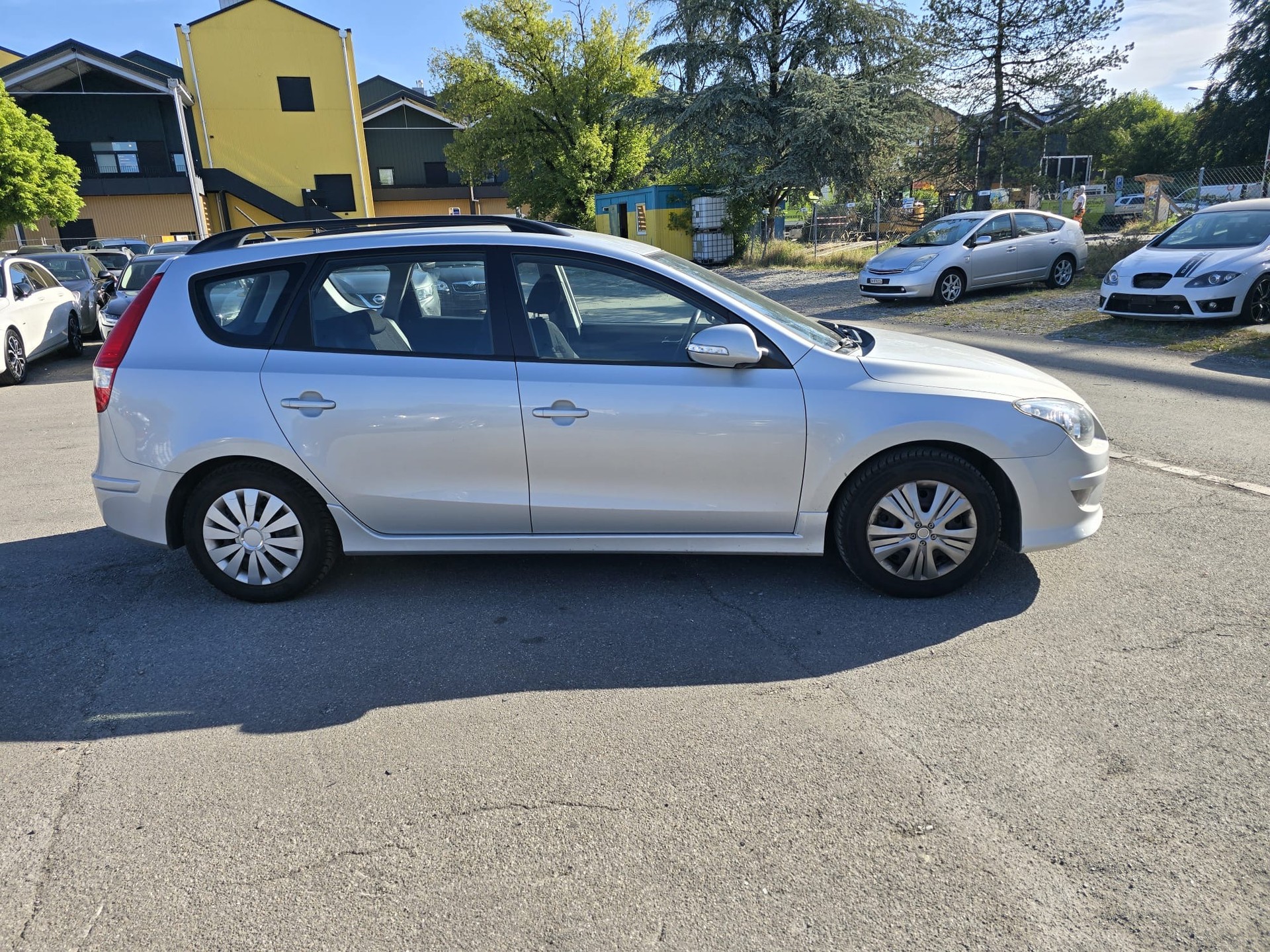 HYUNDAI i30 Wagon 1.6 Swiss Plus Edition-image-6