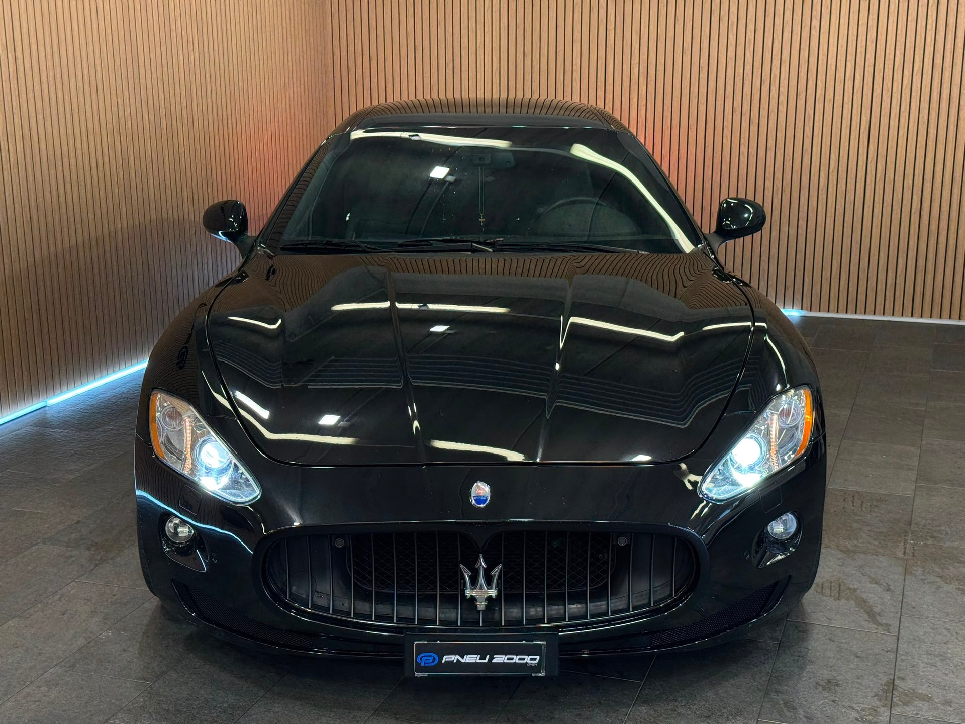 MASERATI GranTurismo S Automatica-showroom-element-1