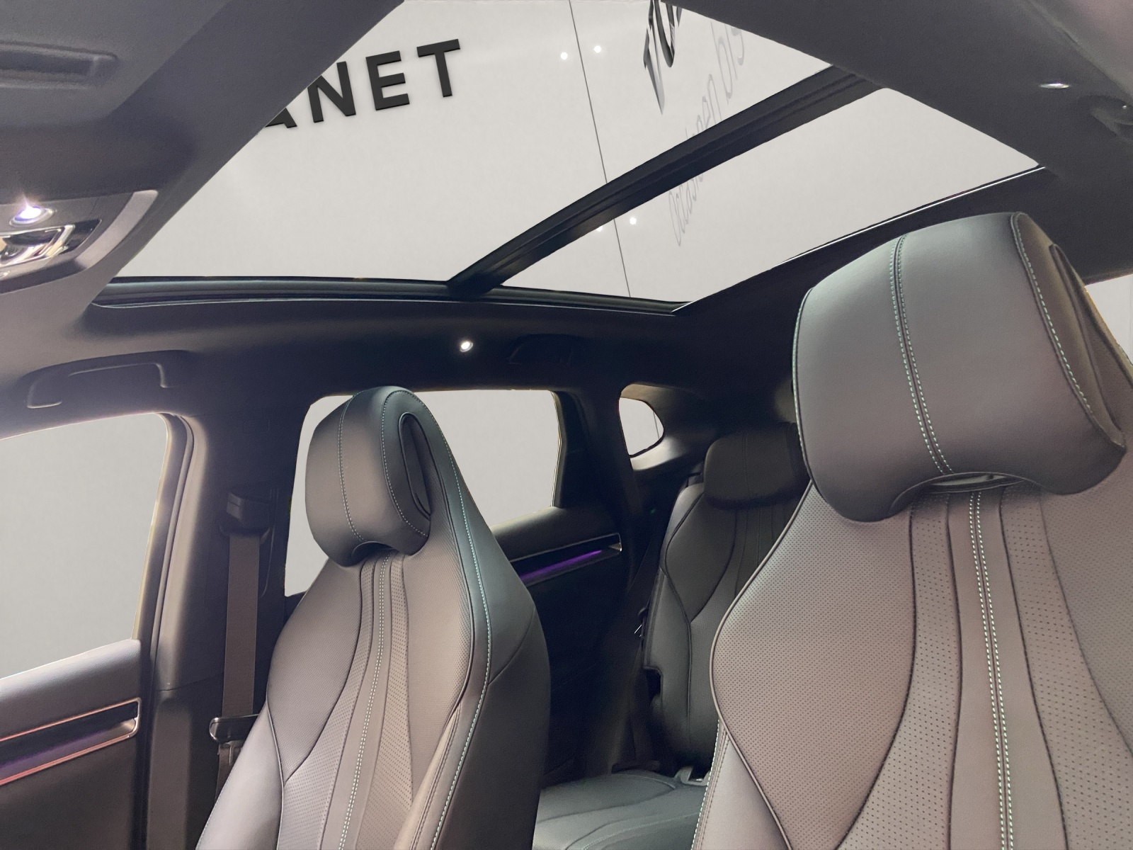 BYD Seal U DM-i Design AWD-image-9