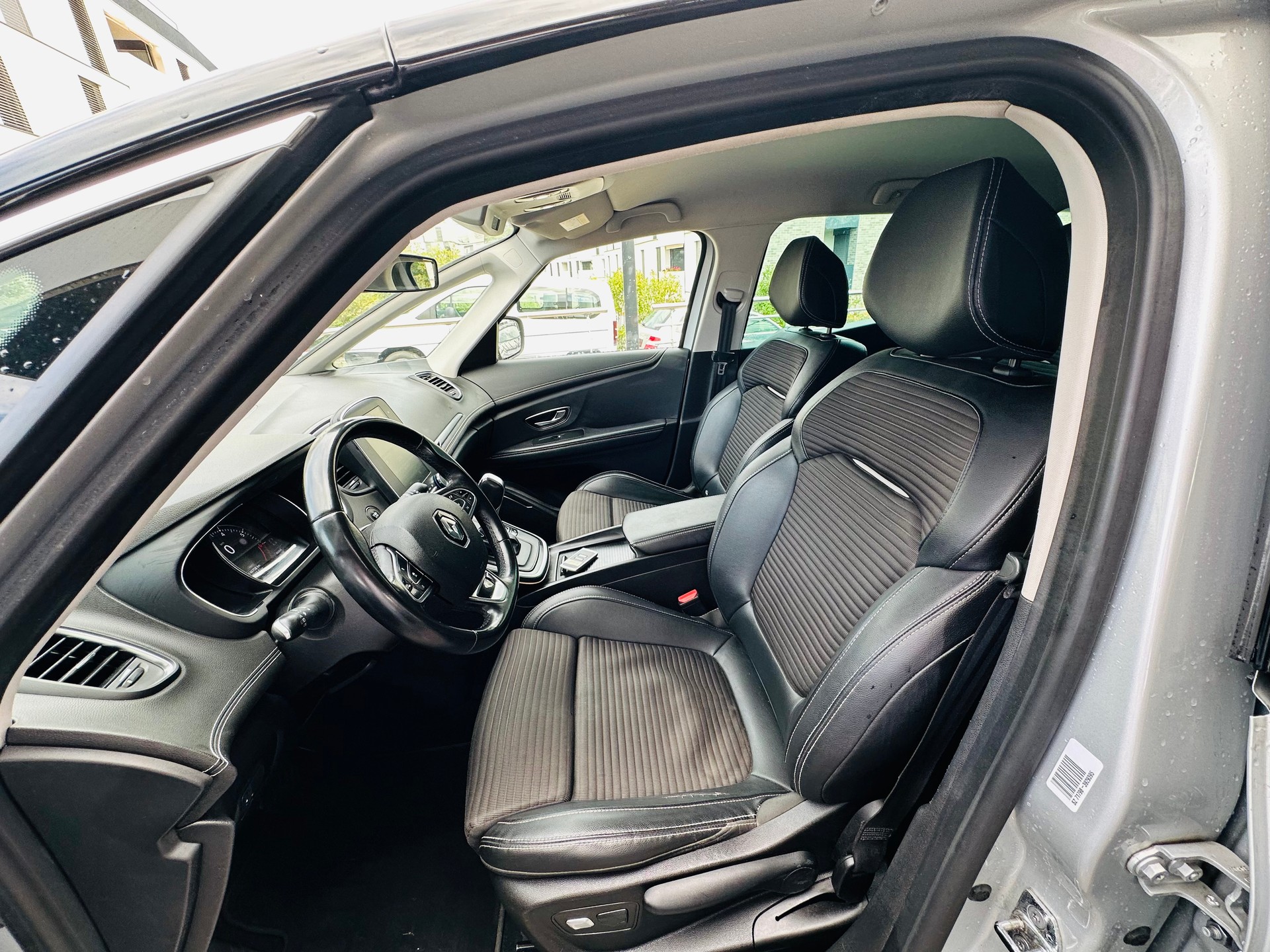 RENAULT Grand Scénic 1.3 16V Turbo Initiale Paris EDC-image-11