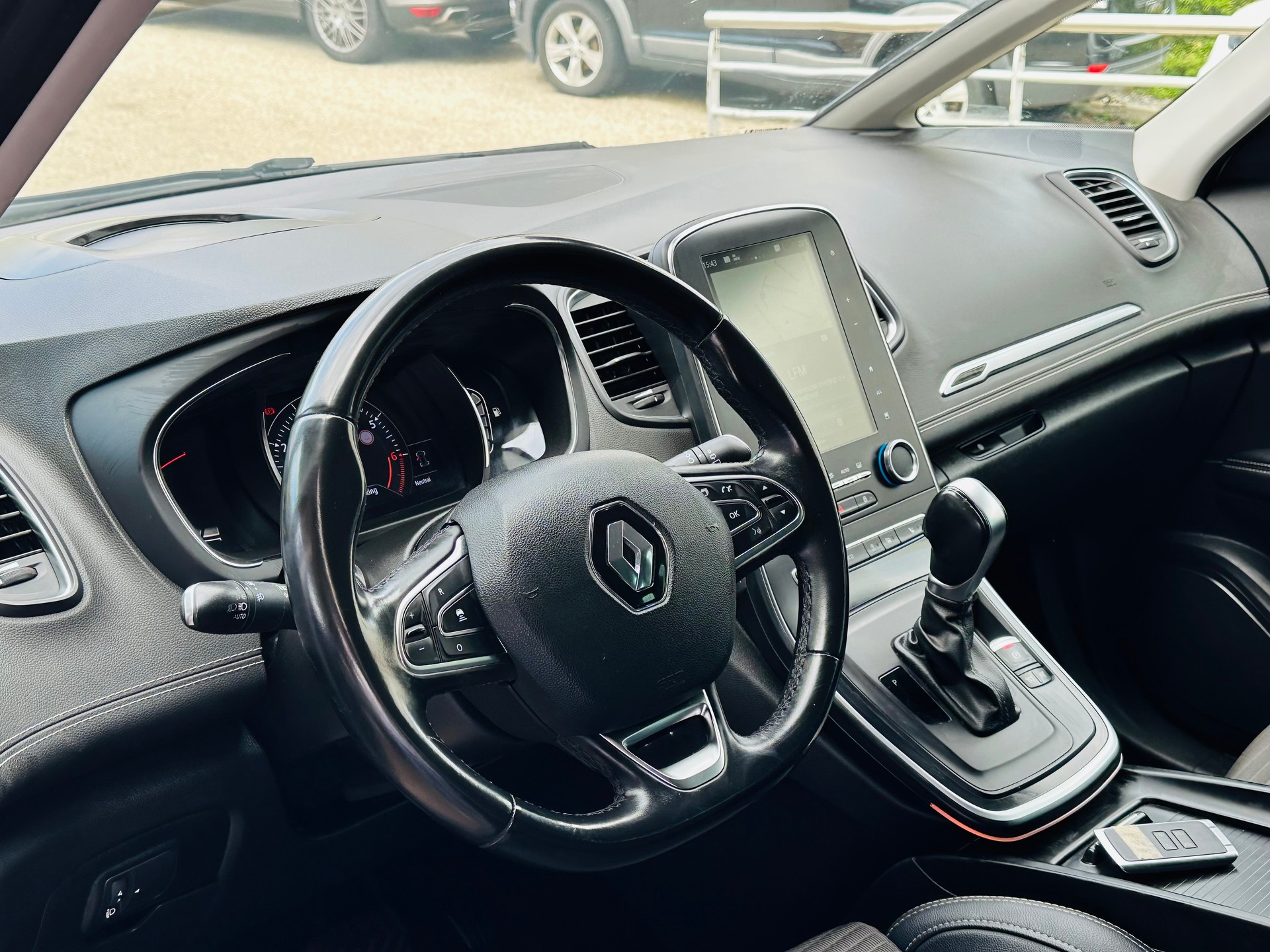 RENAULT Grand Scénic 1.3 16V Turbo Initiale Paris EDC-image-15