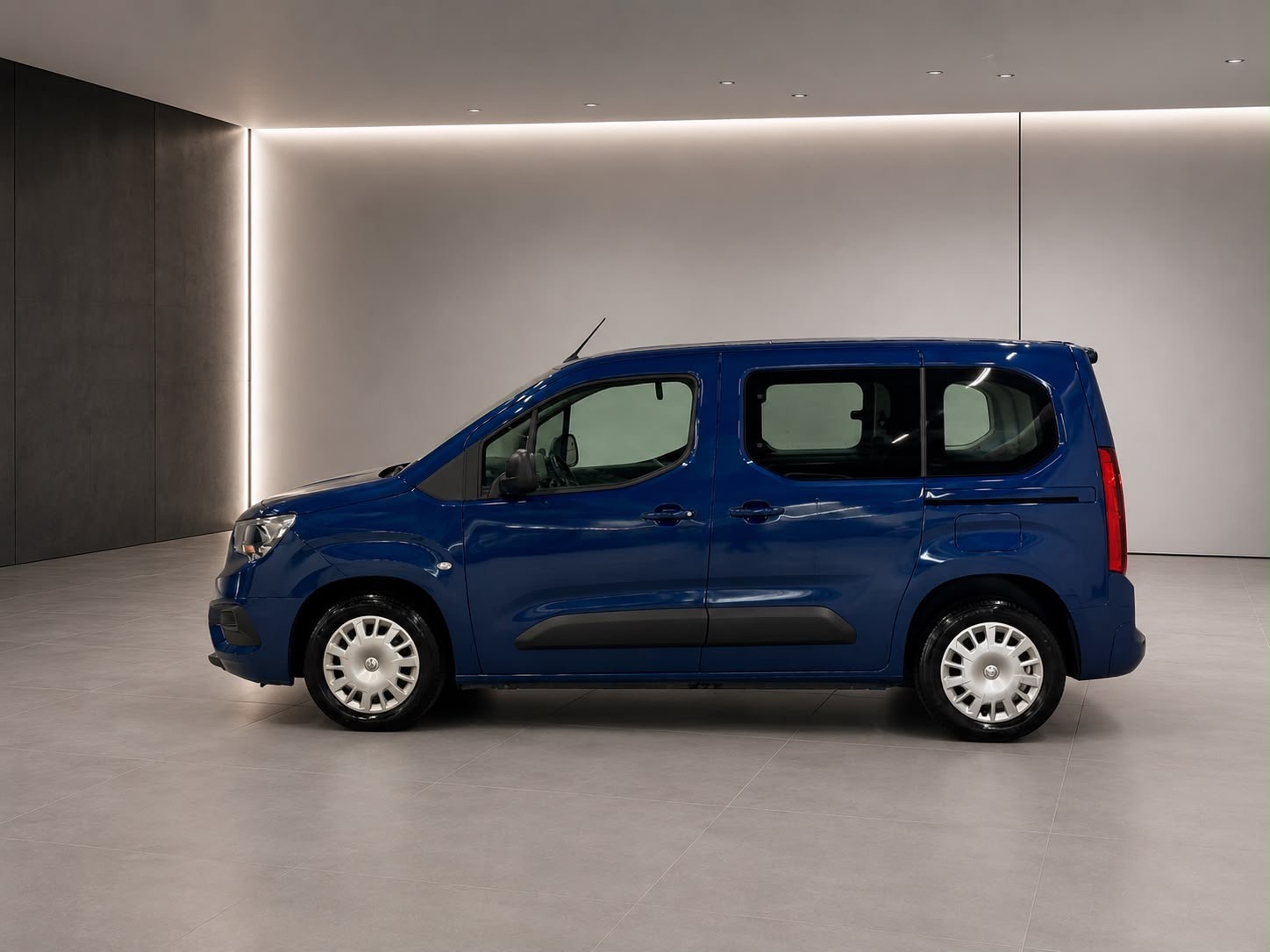 OPEL Combo Life 1.2 Edition Automat-image-1