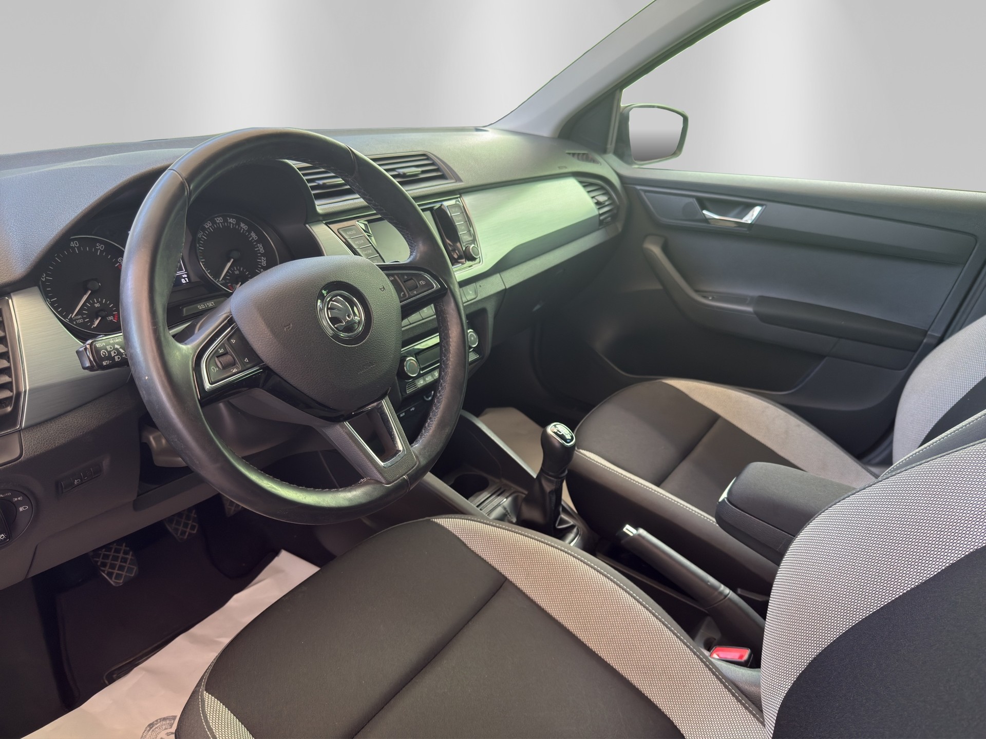 SKODA Fabia 1.0 TSI Ambition-image-7