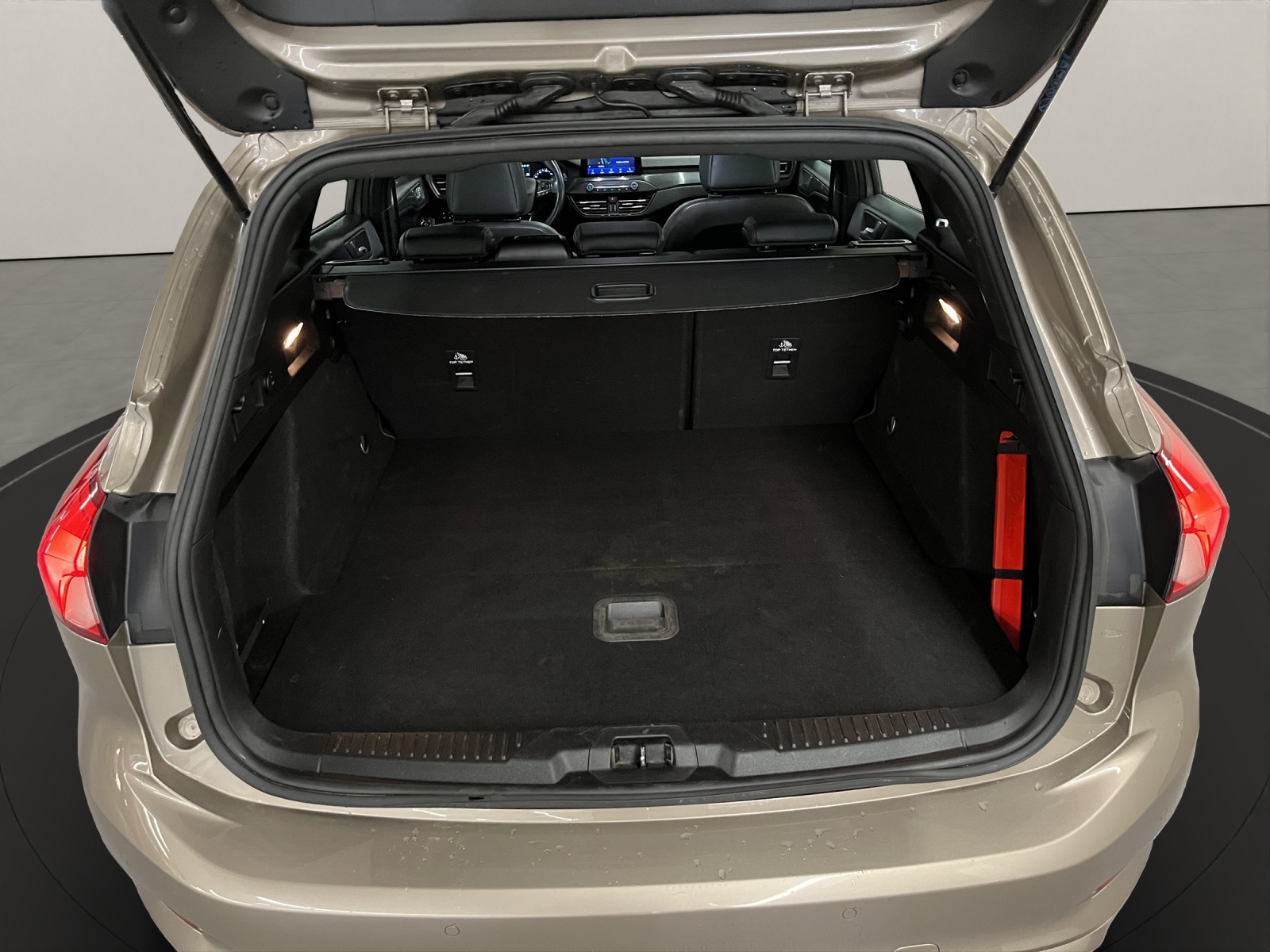 FORD Focus Station Wagon 1.0i EcoB 125 ST-Line-image-14
