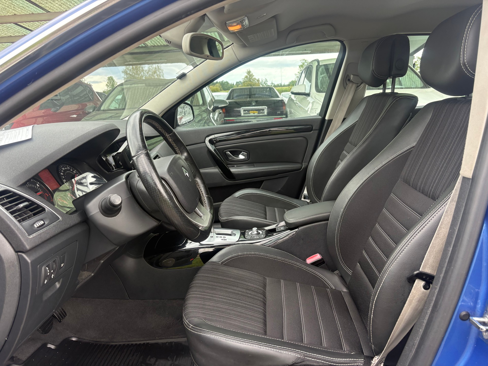 RENAULT Laguna Grandtour 1.5 dCi Bose EDC-image-7
