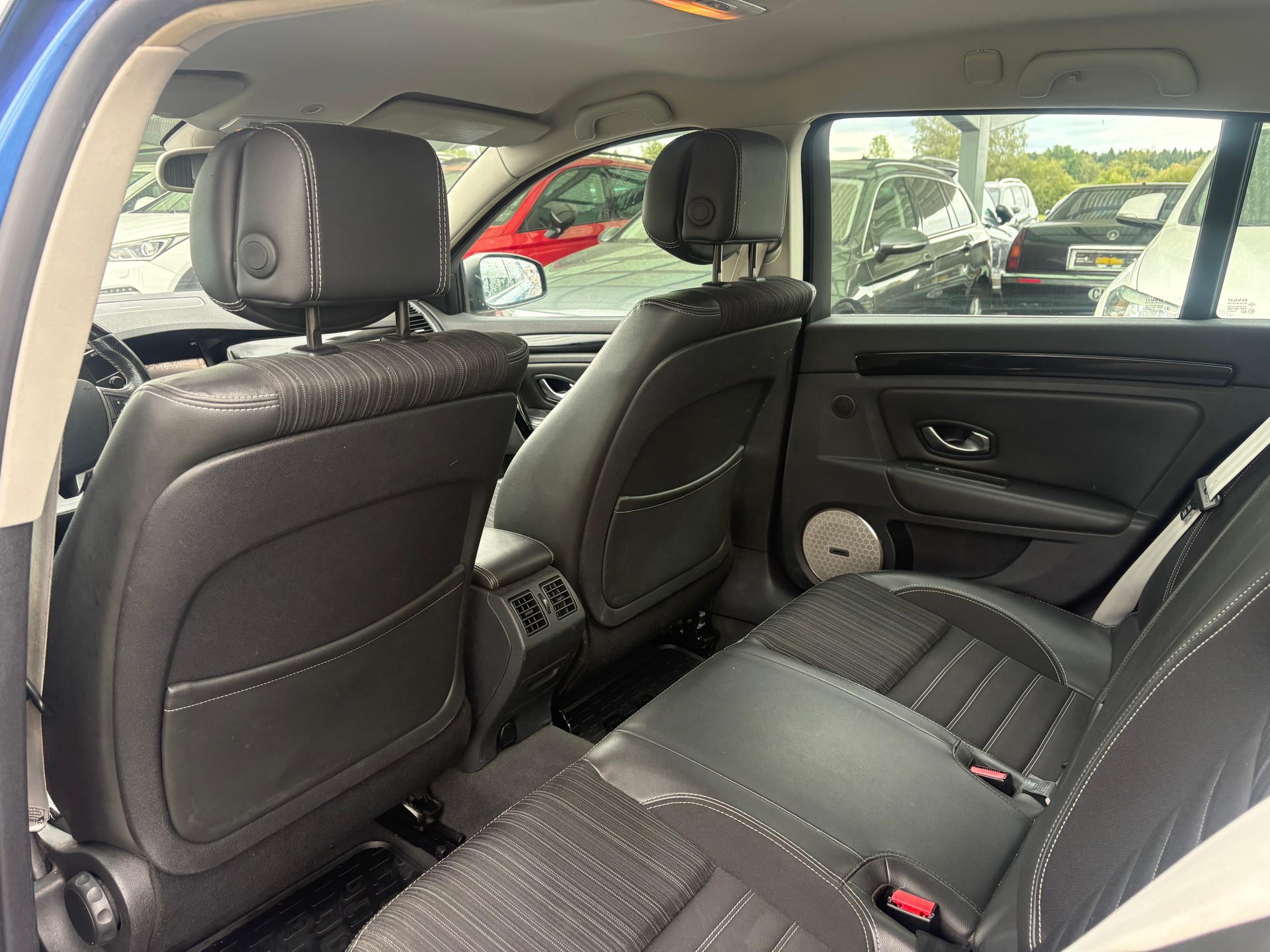 RENAULT Laguna Grandtour 1.5 dCi Bose EDC-image-8