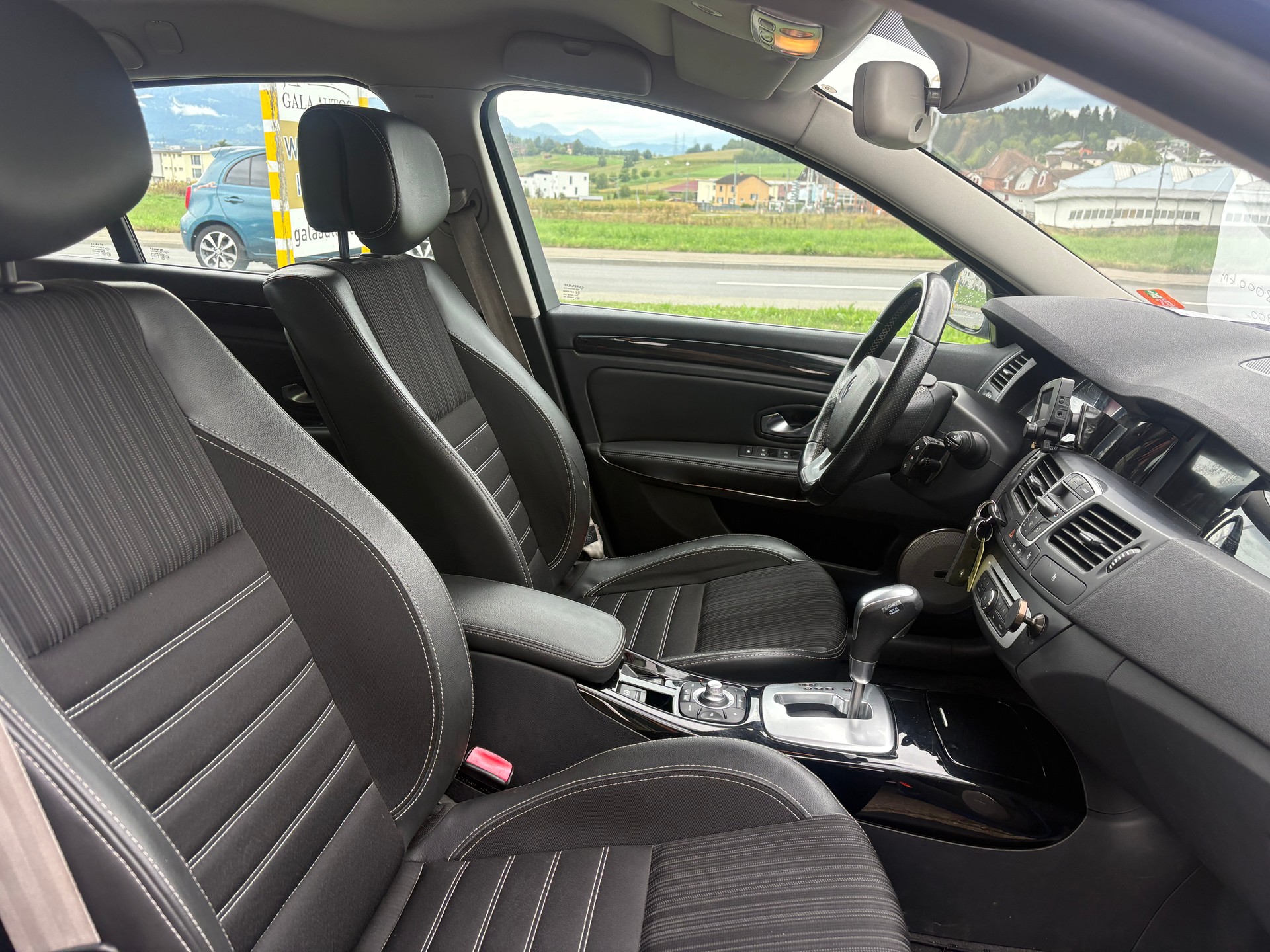 RENAULT Laguna Grandtour 1.5 dCi Bose EDC-image-12