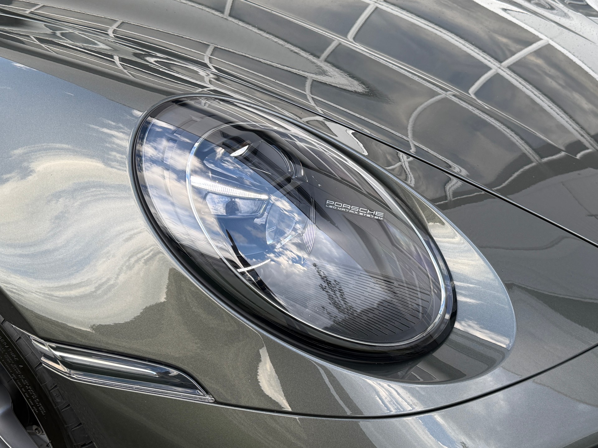 PORSCHE 911 Turbo S PDK - Aventurin Green-image-7