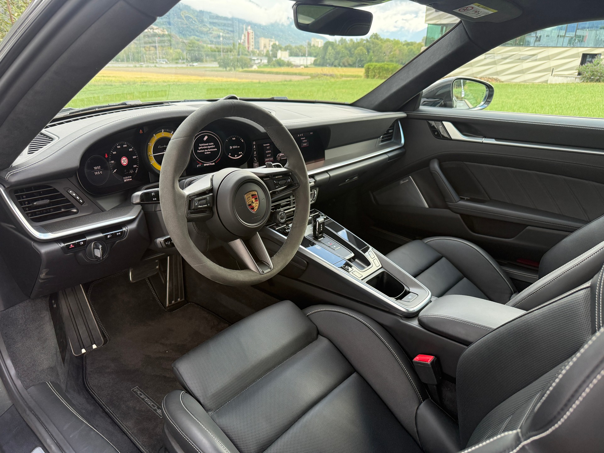 PORSCHE 911 Turbo S PDK - Aventurin Green-image-9