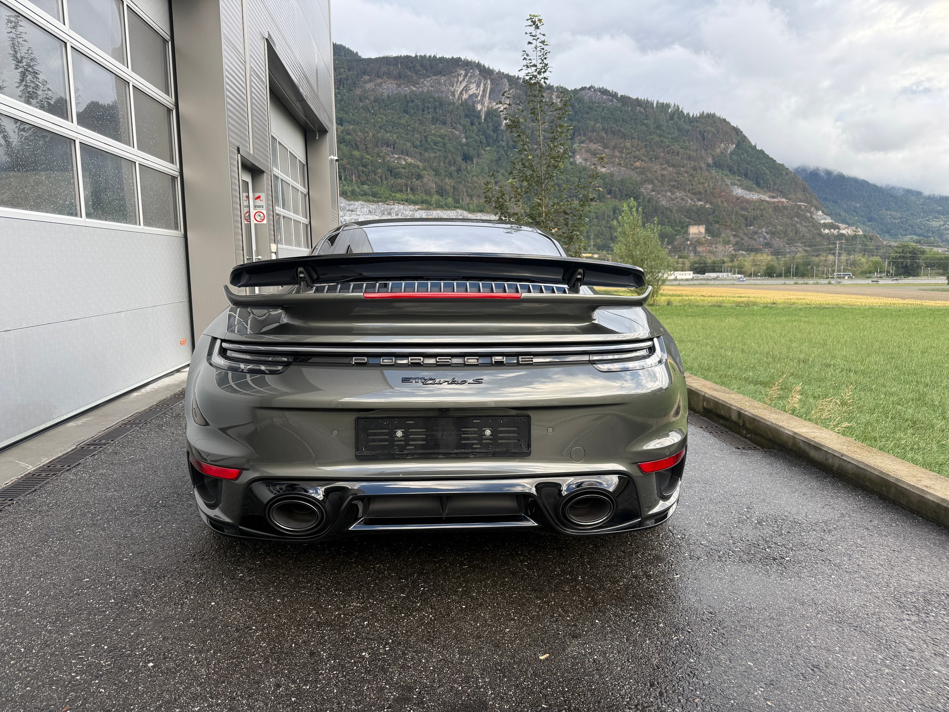 PORSCHE 911 Turbo S PDK - Aventurin Green-image-3