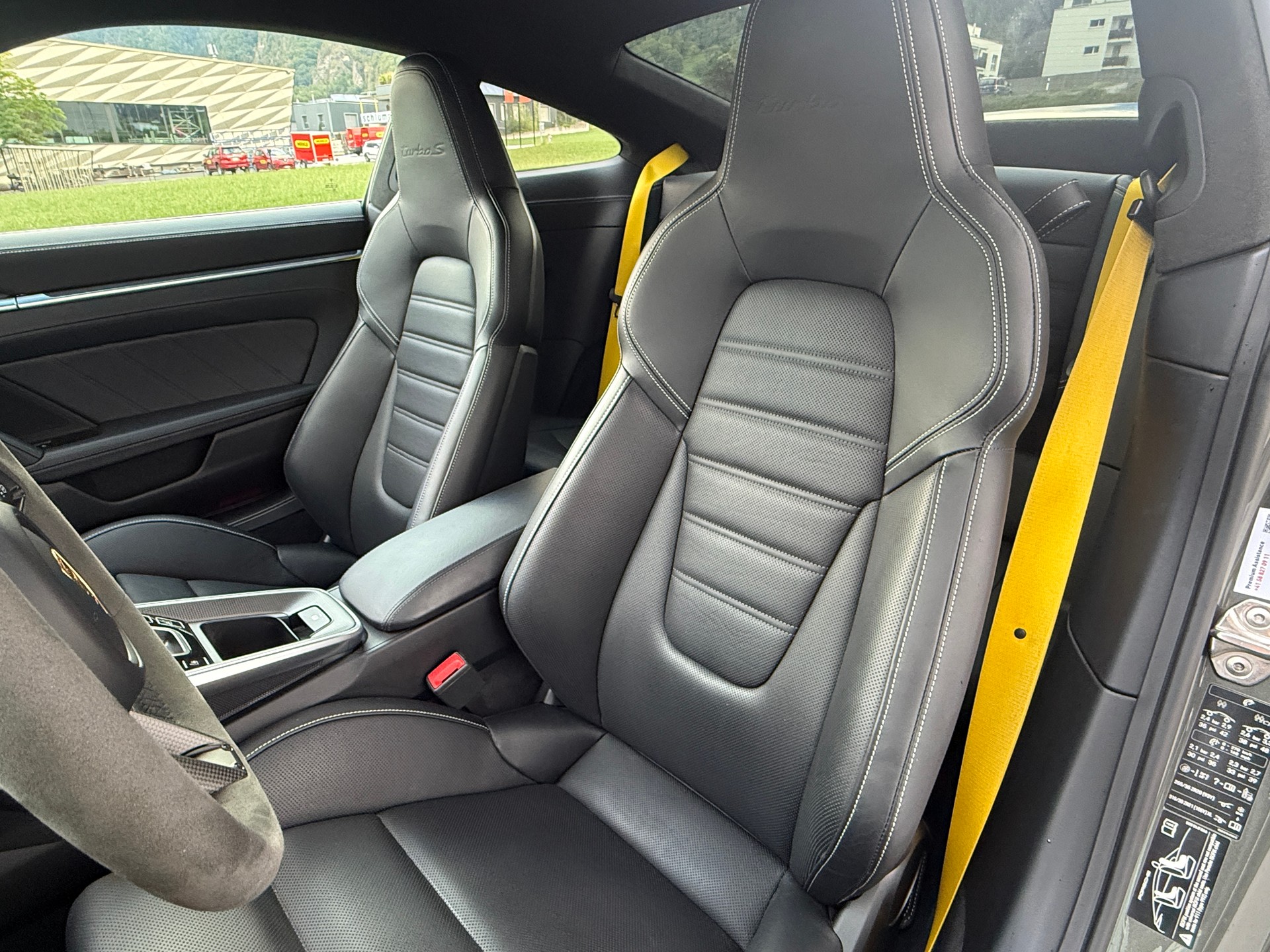 PORSCHE 911 Turbo S PDK - Aventurin Green-image-11