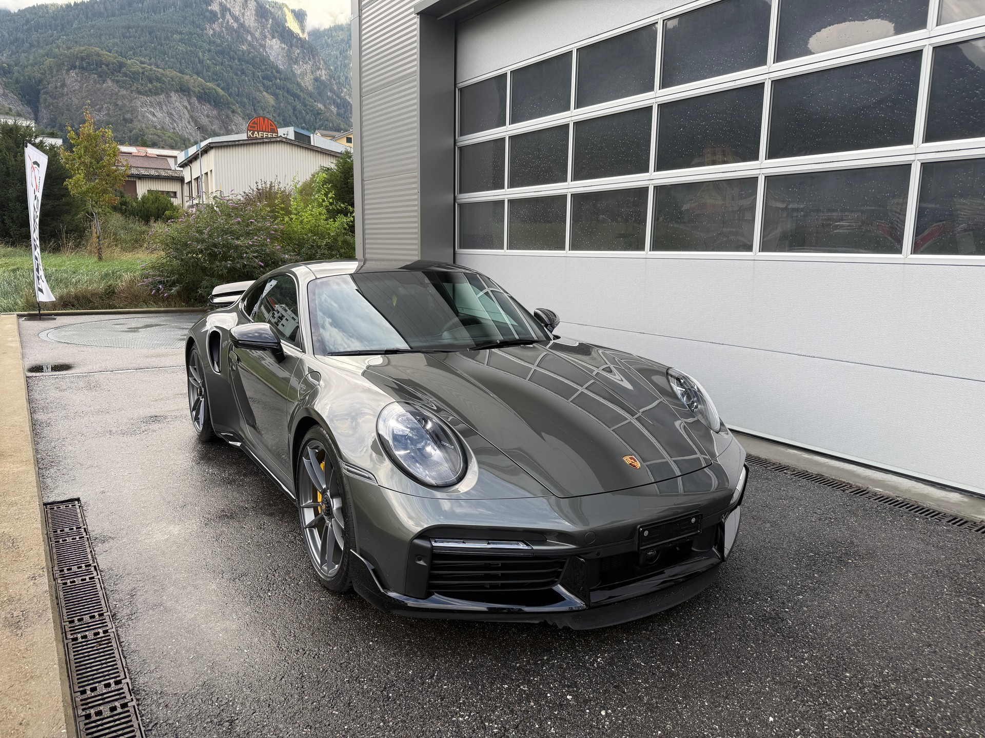 PORSCHE 911 Turbo S PDK - Aventurin Green-image-1